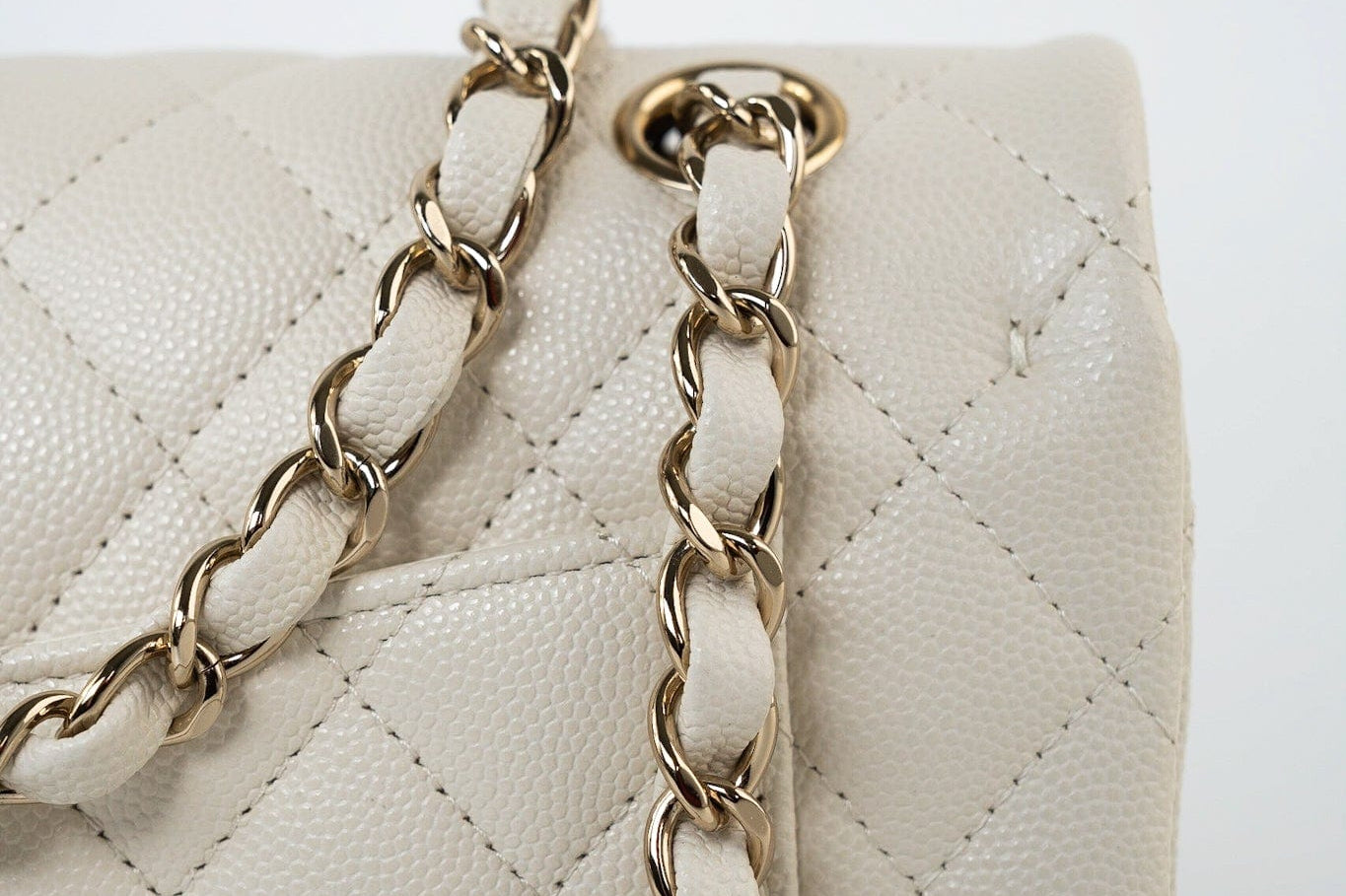 CHANEL Handbag 22C White Caviar Quilted Classic Flap Small Light Gold Hardware -Knockoff
