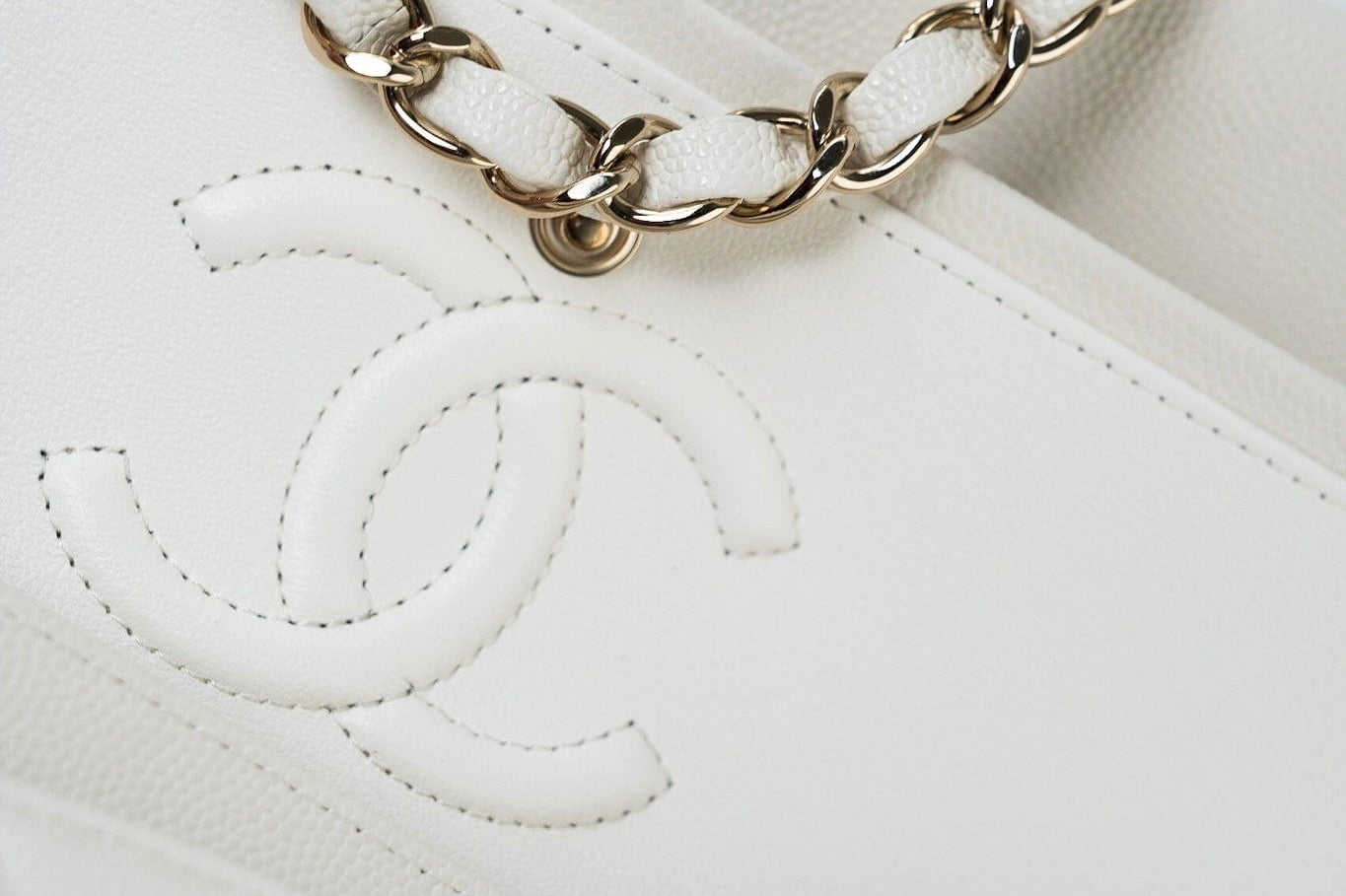 CHANEL Handbag 22C White Caviar Quilted Classic Flap Small Light Gold Hardware -Knockoff
