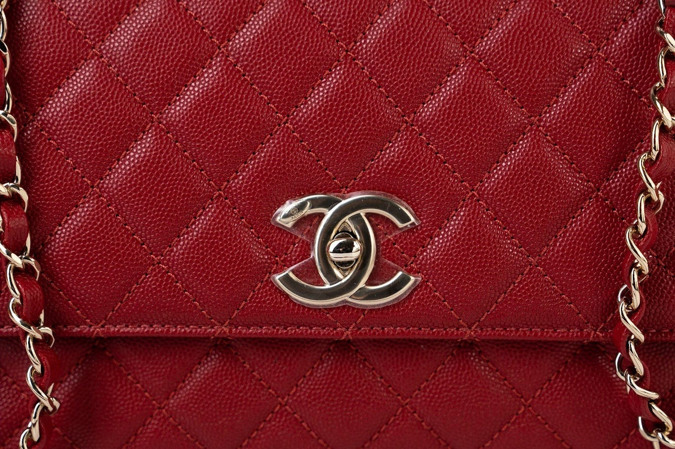 CHANEL Handbag 22K Red Caviar Quilted Coco Handle Medium (Old Small) Light Gold Hardware -Knockoff
