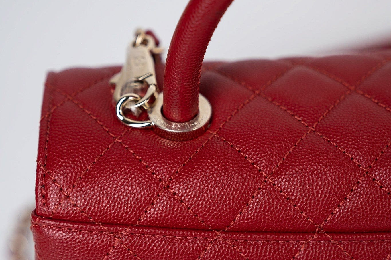 CHANEL Handbag 22K Red Caviar Quilted Coco Handle Medium (Old Small) Light Gold Hardware -Knockoff
