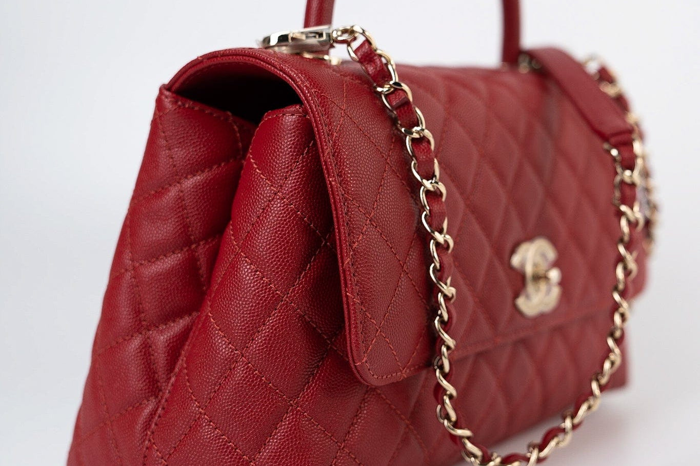 CHANEL Handbag 22K Red Caviar Quilted Coco Handle Medium (Old Small) Light Gold Hardware -Knockoff
