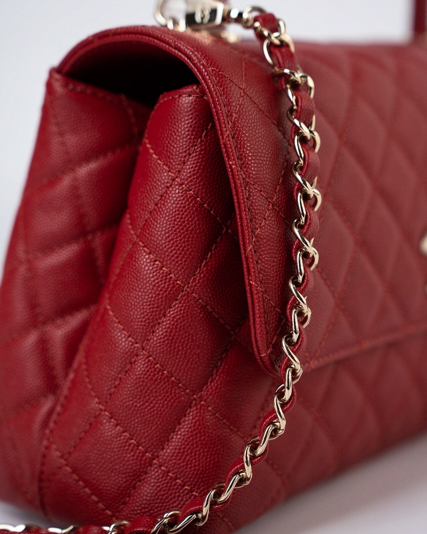 CHANEL Handbag 22K Red Caviar Quilted Coco Handle Medium (Old Small) Light Gold Hardware -Knockoff
