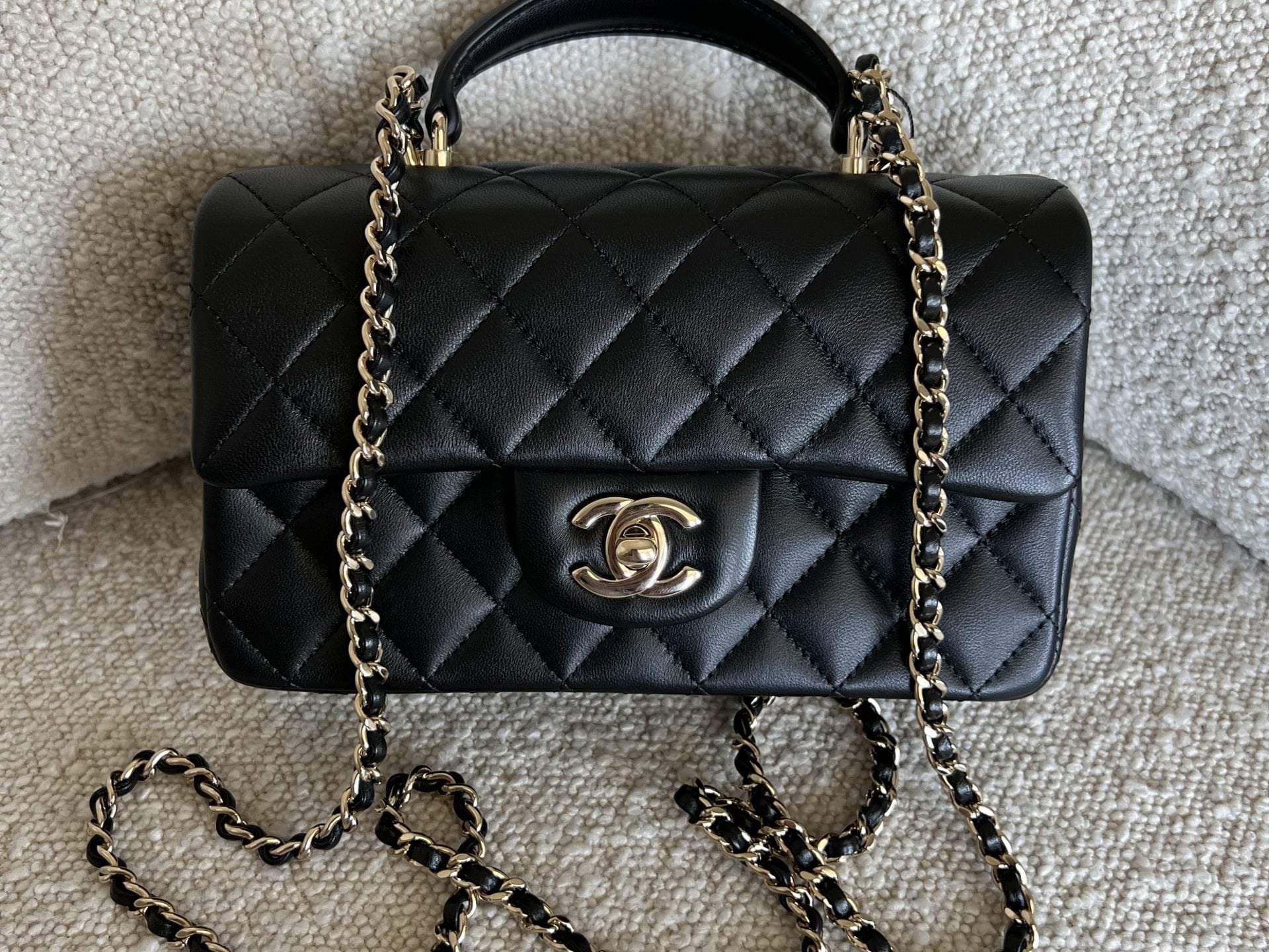 CHANEL Handbag 22P Black Lambskin Quilted Mini Top Handle LGHW -Knockoff
