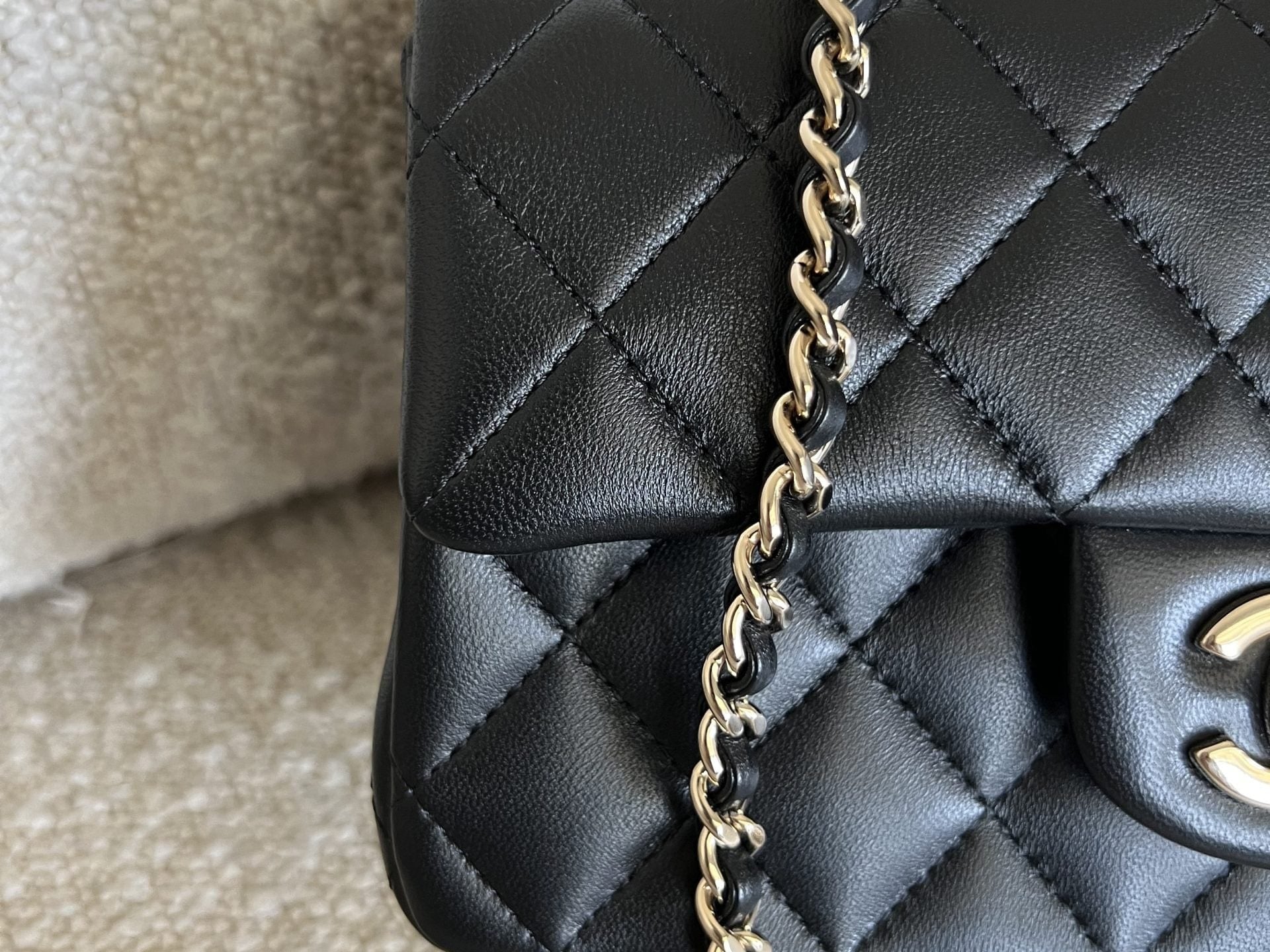 CHANEL Handbag 22P Black Lambskin Quilted Mini Top Handle LGHW -Knockoff
