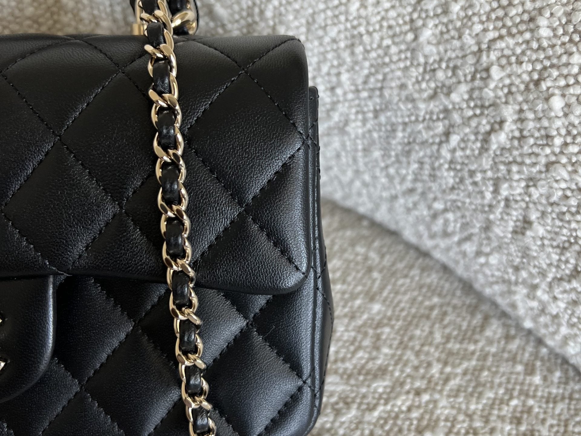 CHANEL Handbag 22P Black Lambskin Quilted Mini Top Handle LGHW -Knockoff
