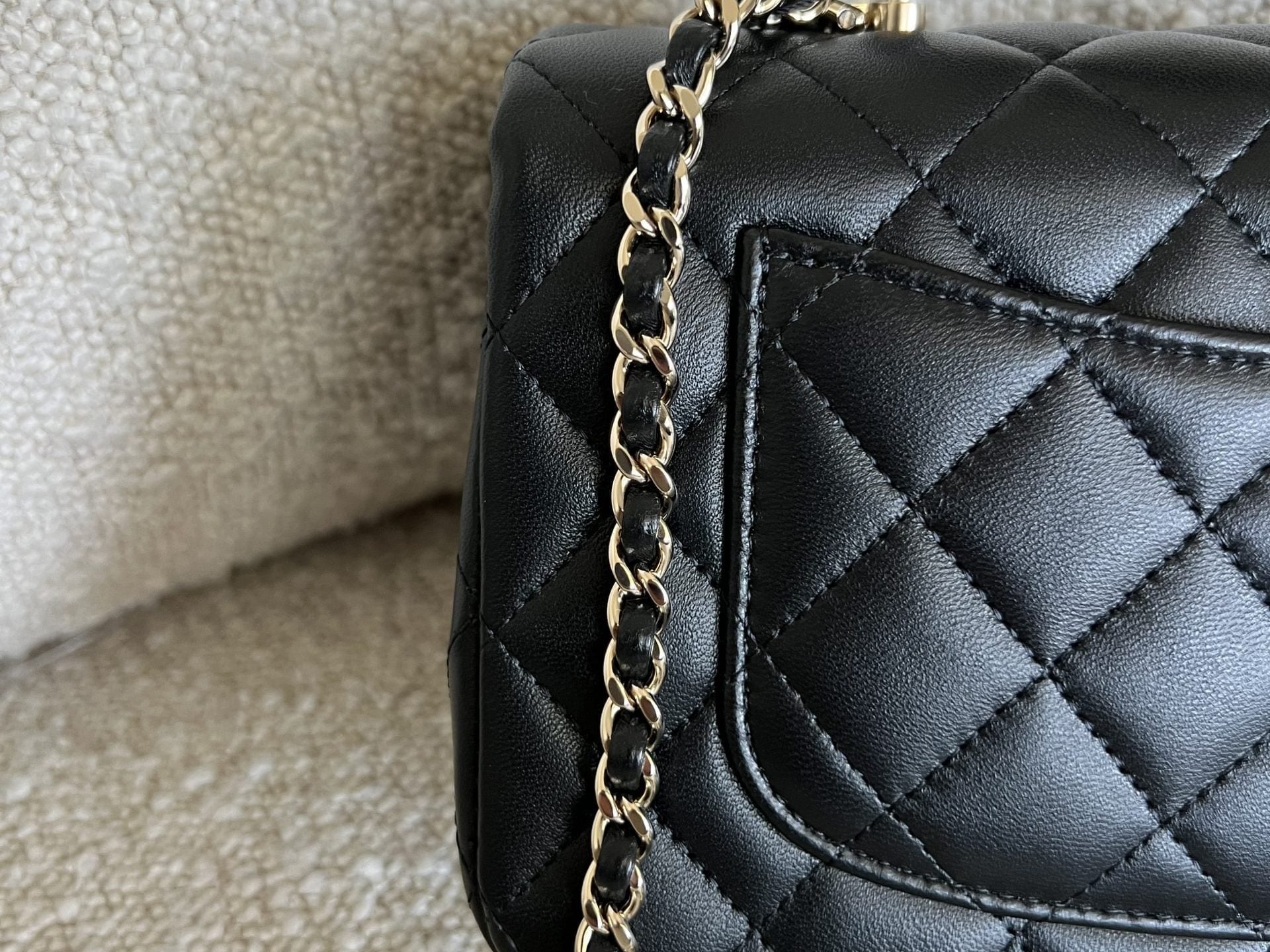 CHANEL Handbag 22P Black Lambskin Quilted Mini Top Handle LGHW -Knockoff
