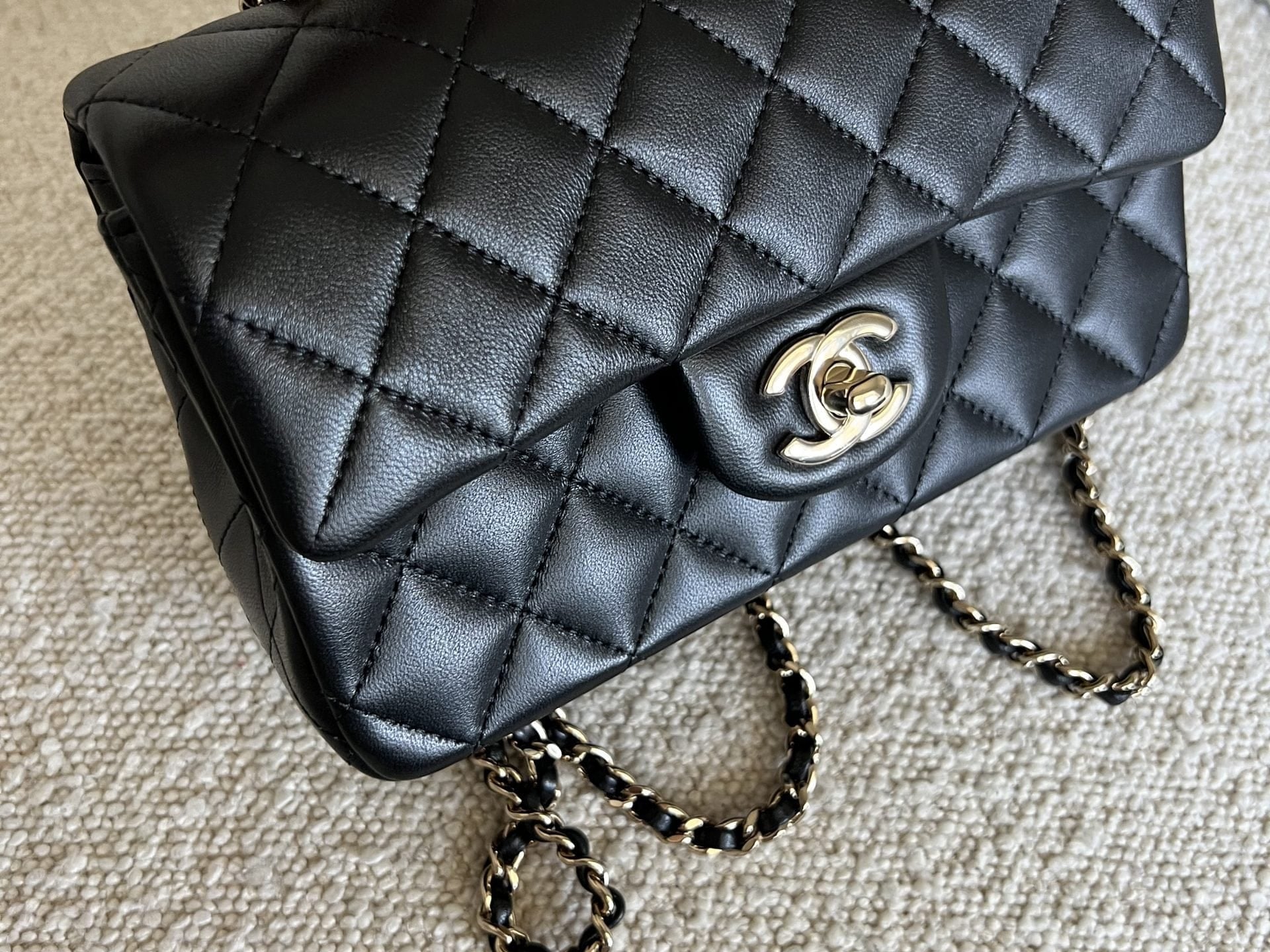 CHANEL Handbag 22P Black Lambskin Quilted Mini Top Handle LGHW -Knockoff
