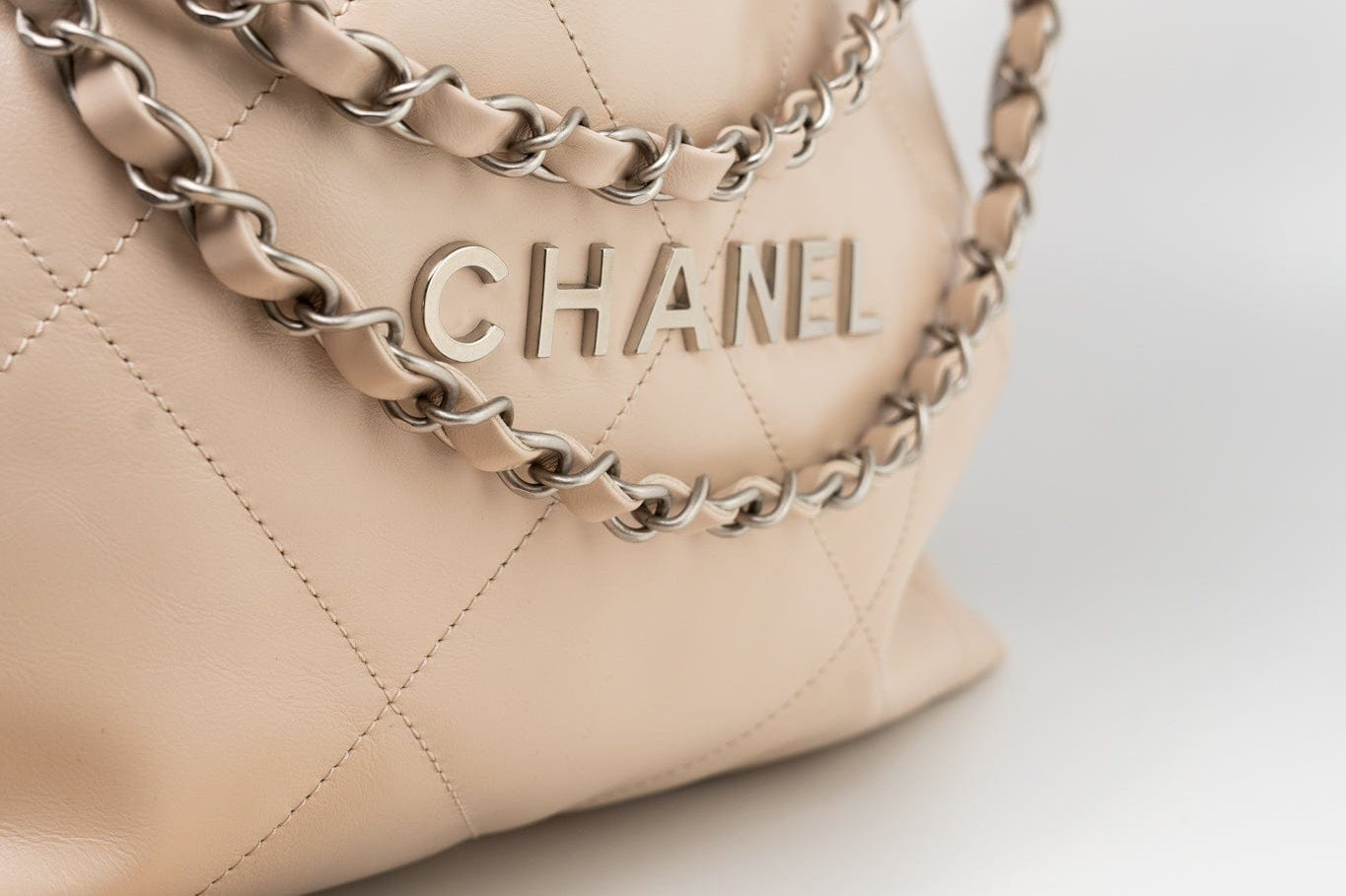 CHANEL Handbag 22P Ecru (nude) Small Calfskin Quilted 22 Bag -Knockoff
