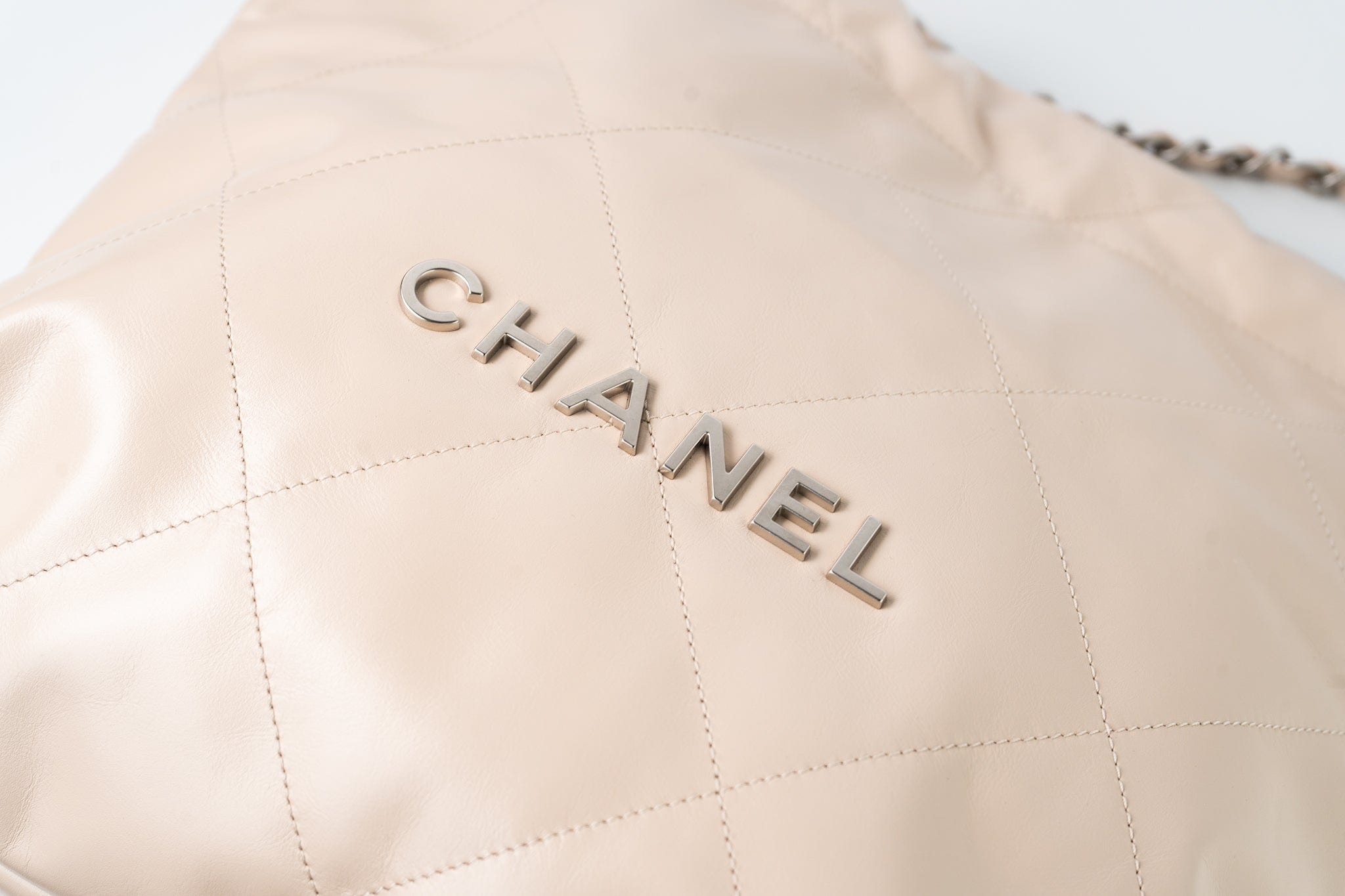 CHANEL Handbag 22P Ecru (nude) Small Calfskin Quilted 22 Bag -Knockoff
