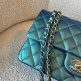 CHANEL Handbag 22P Iridescent Green Caviar Quilted Classic Flap Medium Light Gold Hardware -Knockoff
