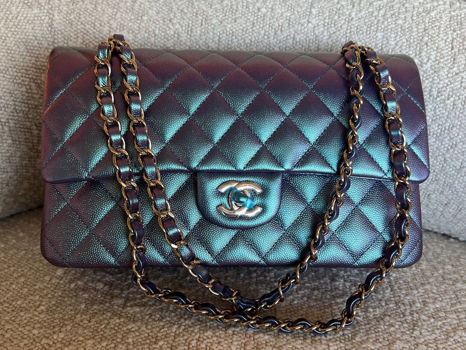 CHANEL Handbag 22P Iridescent Purple Caviar Quilted Medium Double Flap -Knockoff
