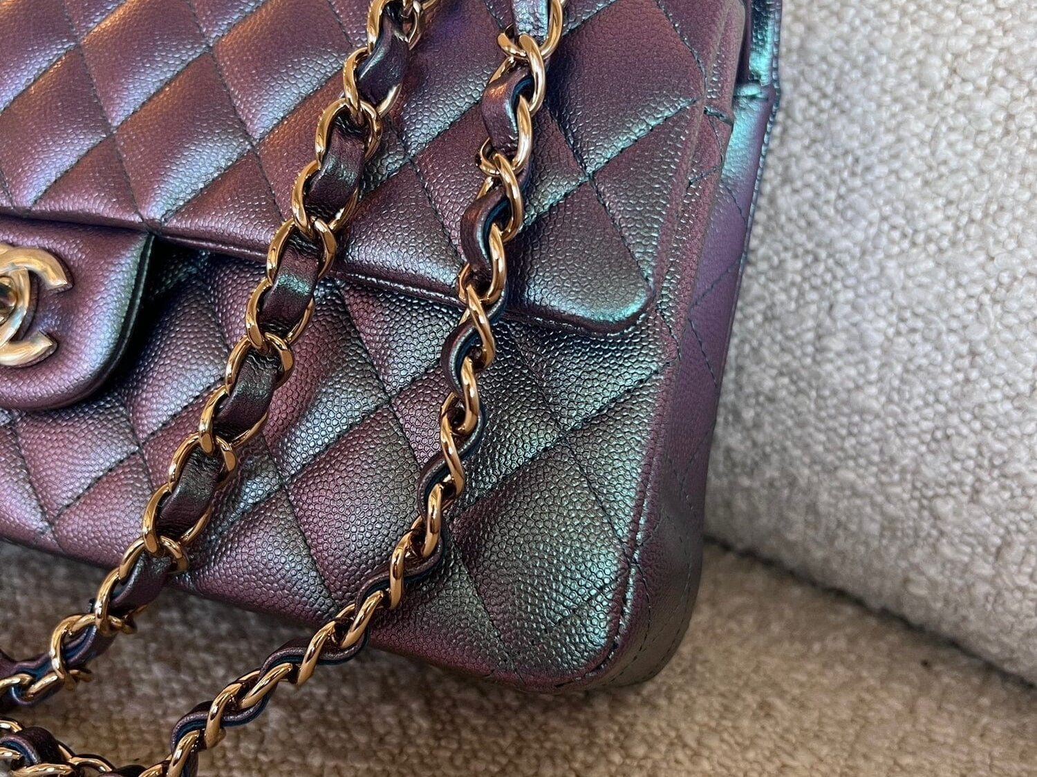 CHANEL Handbag 22P Iridescent Purple Caviar Quilted Medium Double Flap -Knockoff
