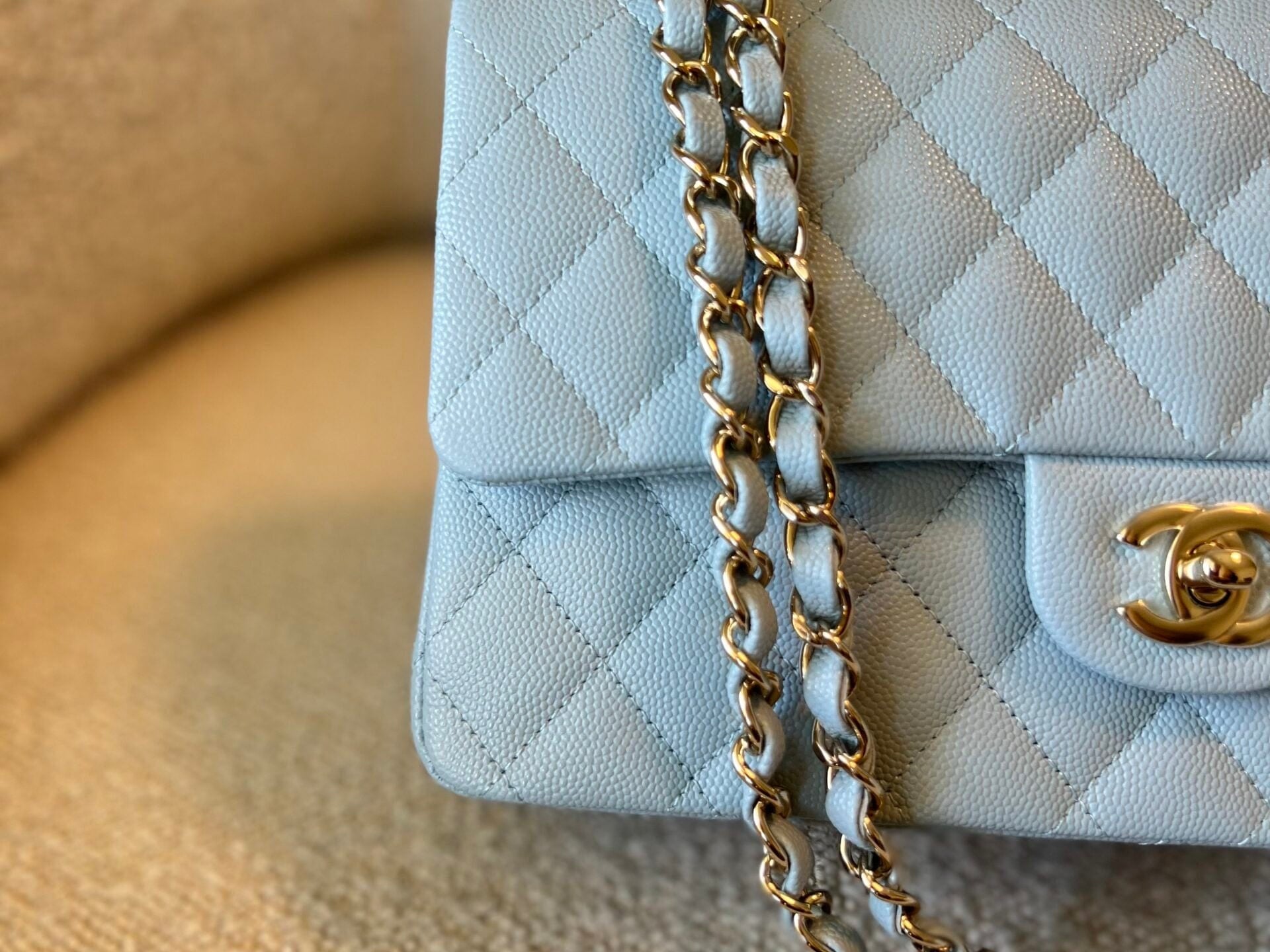 CHANEL Handbag 22P Light Blue Caviar Quilted Classic Flap Medium LGHW -Knockoff
