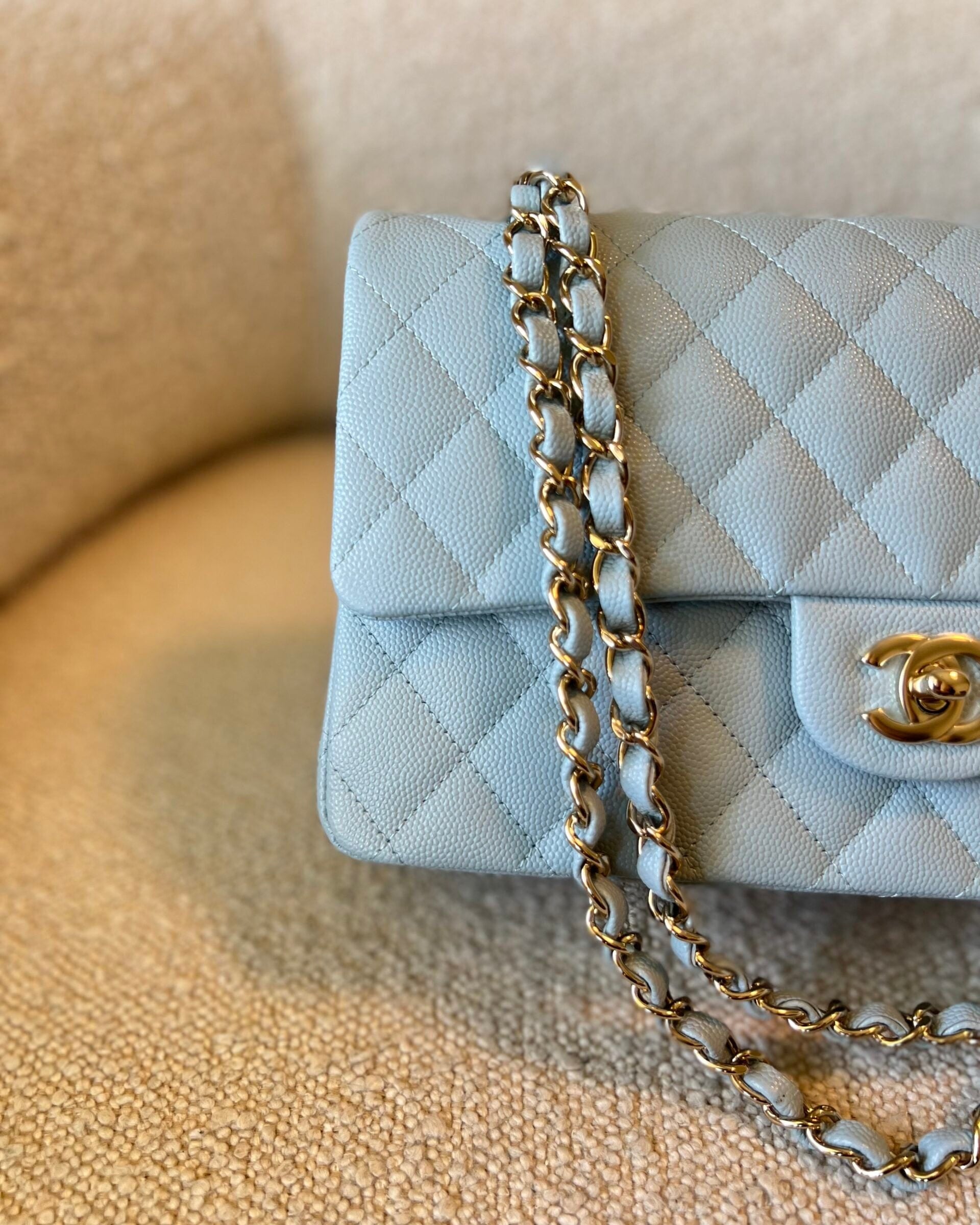 CHANEL Handbag 22P Light Blue Caviar Quilted Classic Flap Medium LGHW -Knockoff
