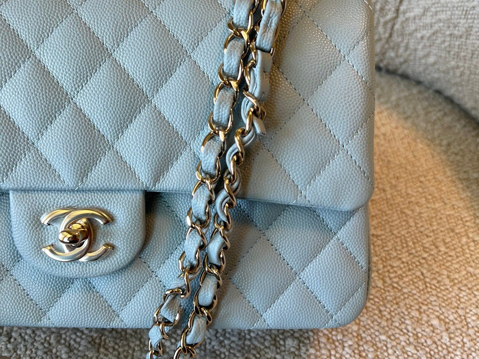 CHANEL Handbag 22P Light Blue Caviar Quilted Classic Flap Medium LGHW -Knockoff
