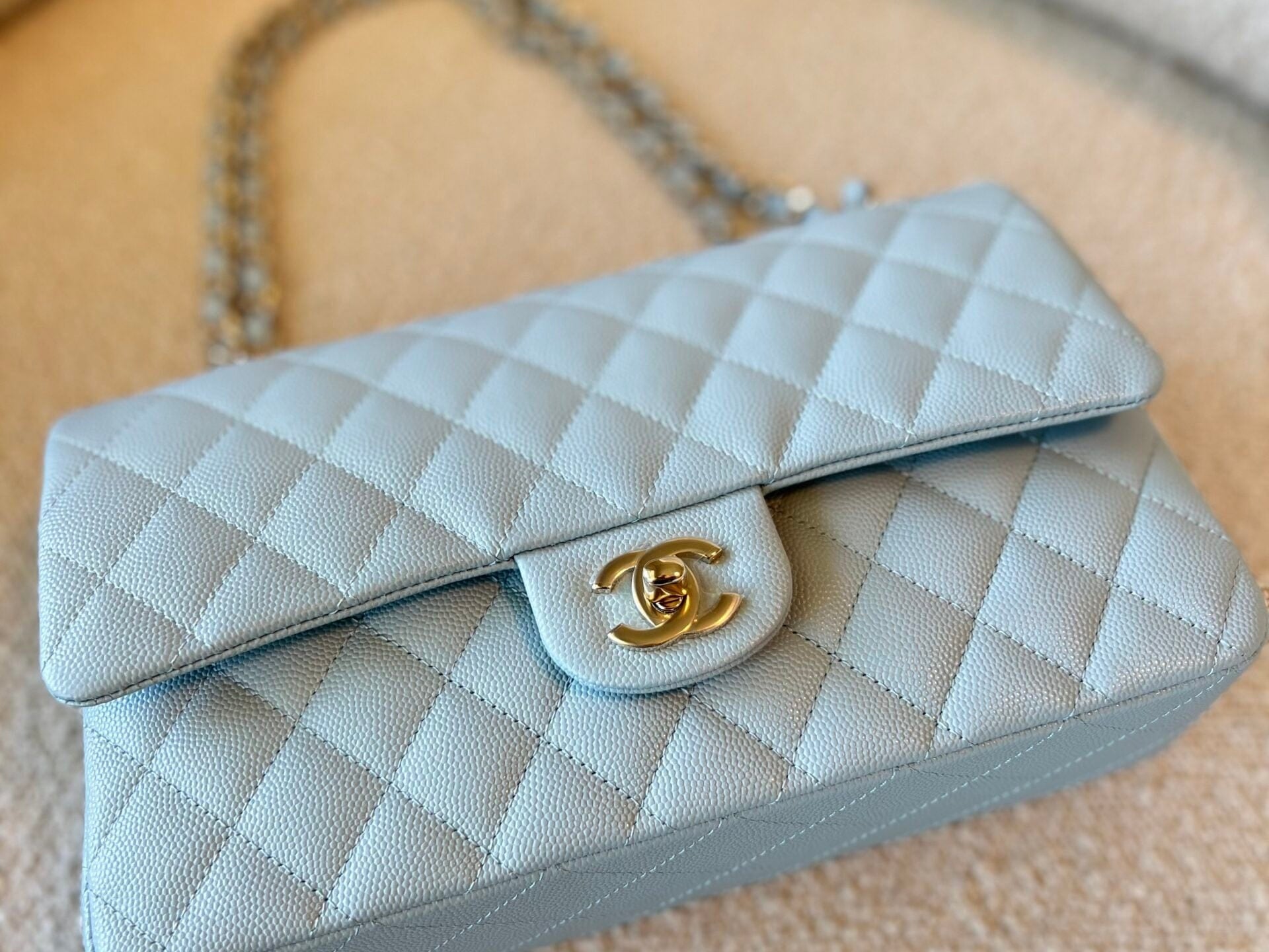 CHANEL Handbag 22P Light Blue Caviar Quilted Classic Flap Medium LGHW -Knockoff
