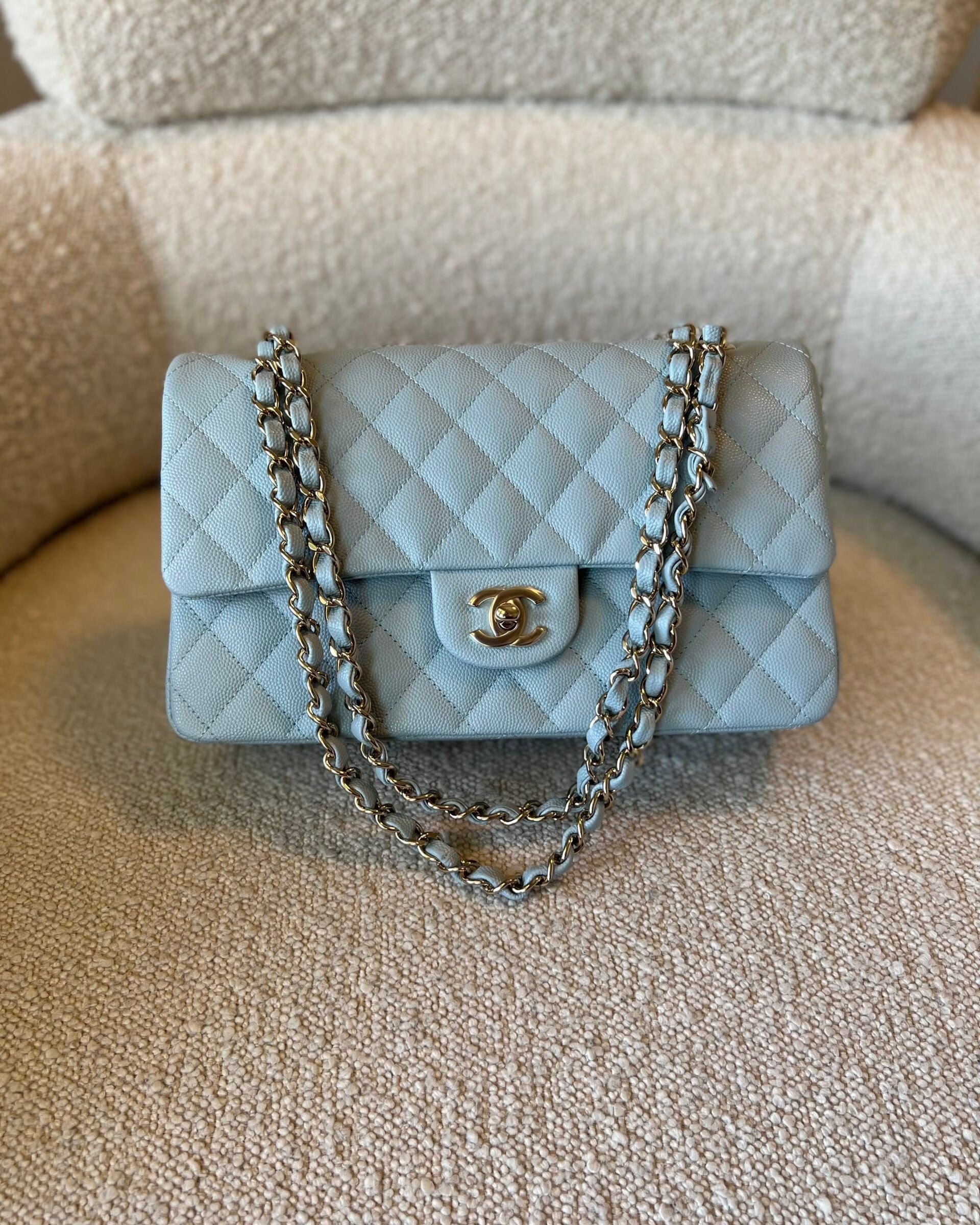 CHANEL Handbag 22P Light Blue Caviar Quilted Classic Flap Medium LGHW -Knockoff
