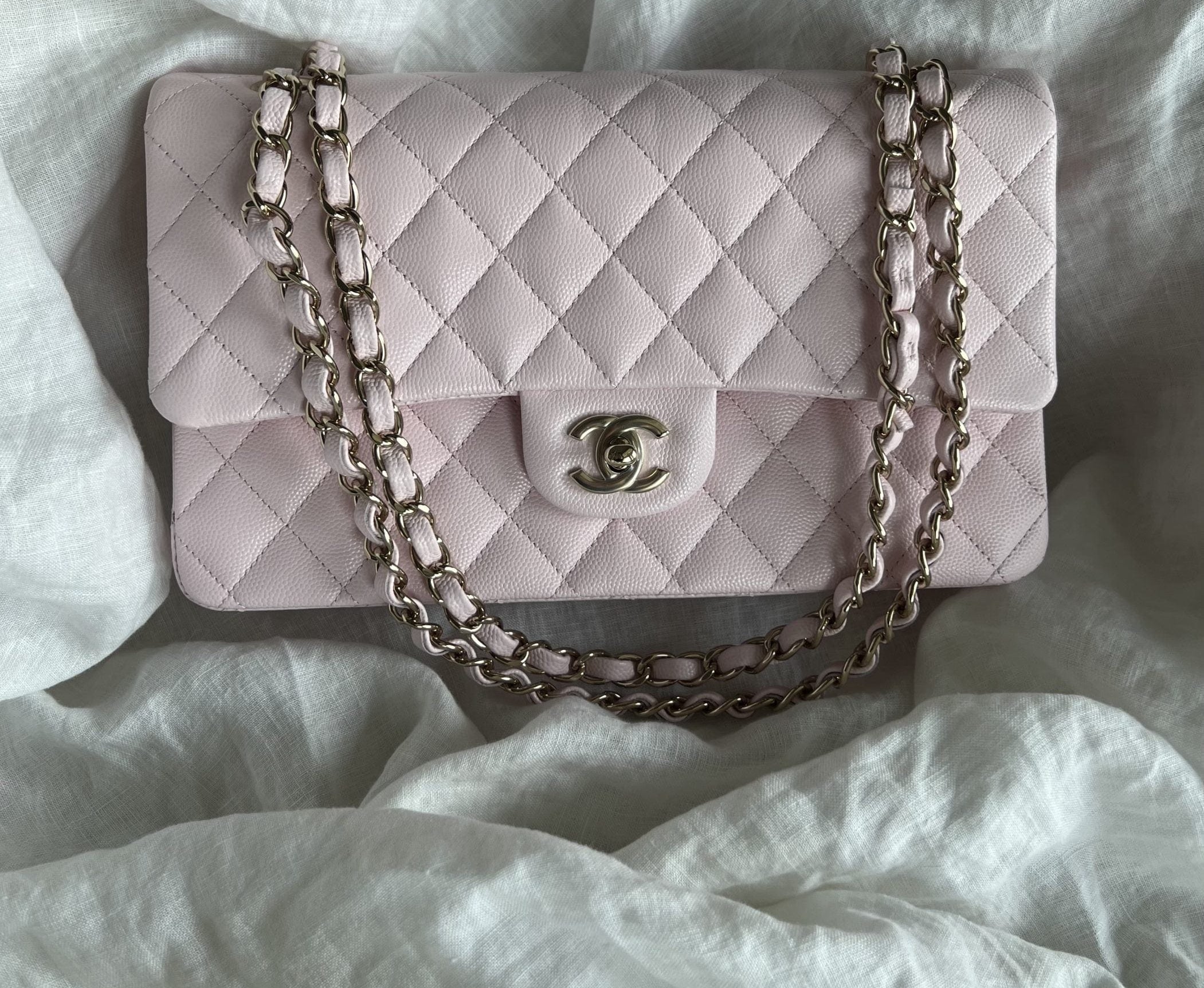 CHANEL Handbag 22P Light Pink Caviar Quilted Classic Flap Medium LGHW -Knockoff
