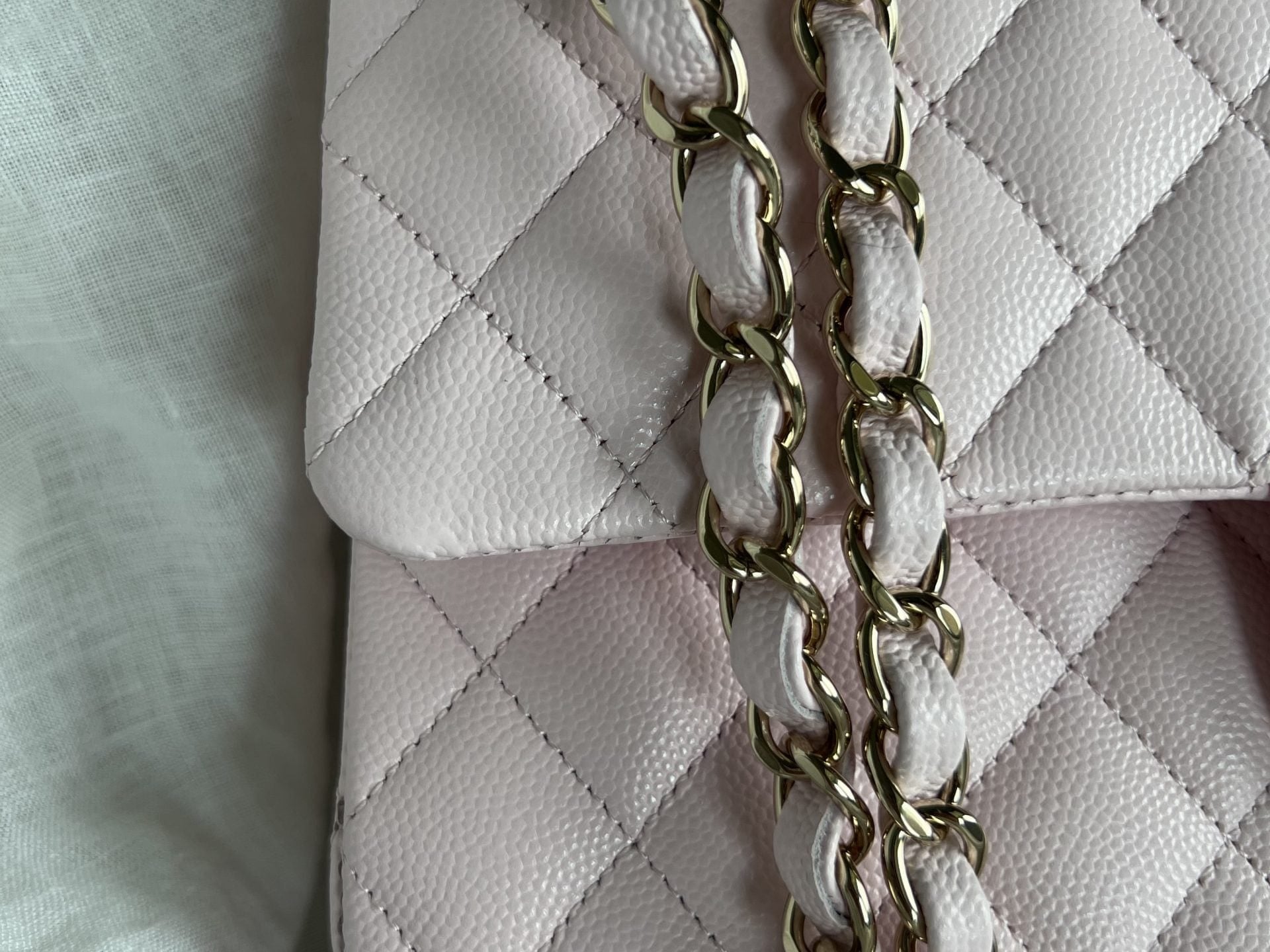 CHANEL Handbag 22P Light Pink Caviar Quilted Classic Flap Medium LGHW -Knockoff
