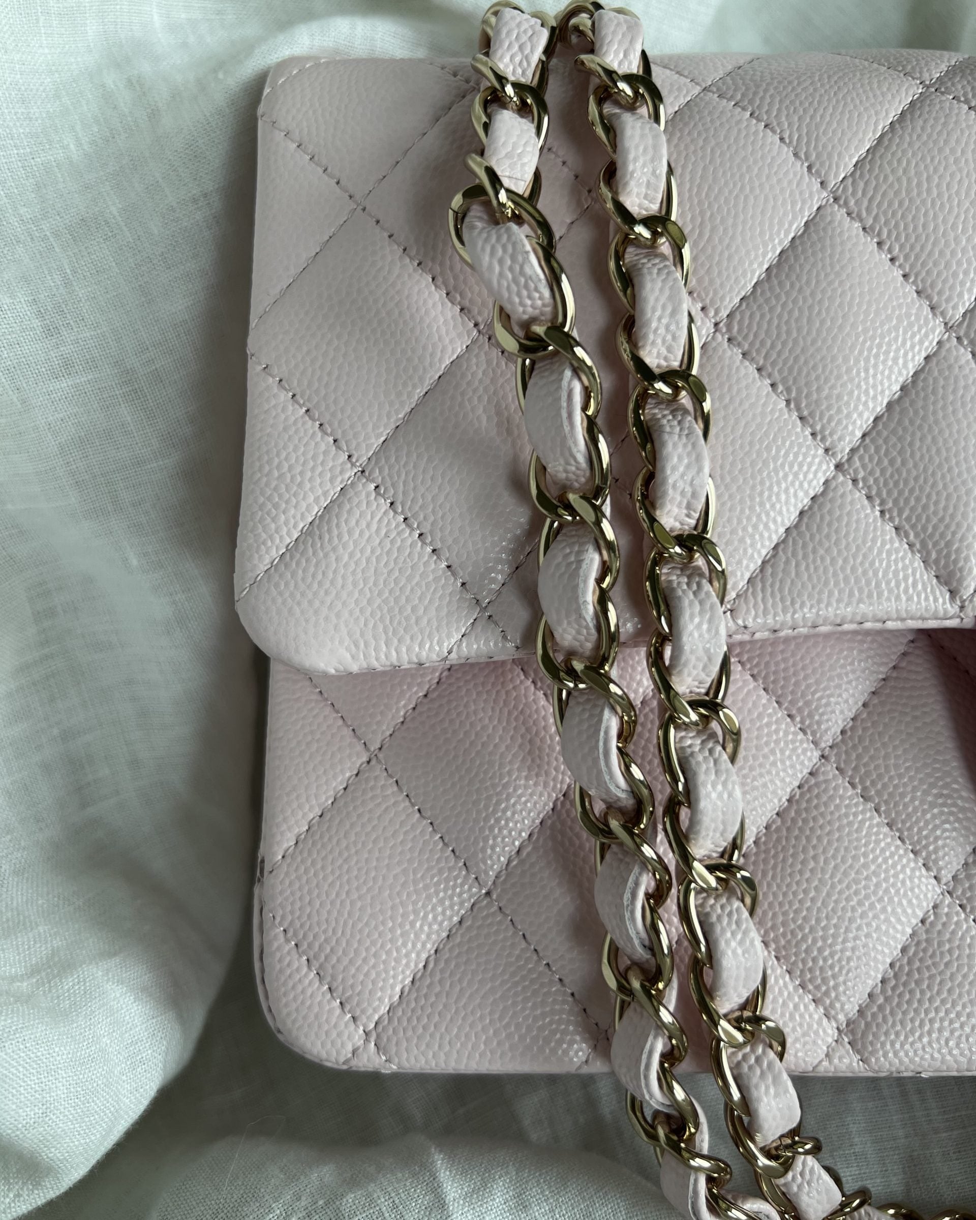 CHANEL Handbag 22P Light Pink Caviar Quilted Classic Flap Medium LGHW -Knockoff
