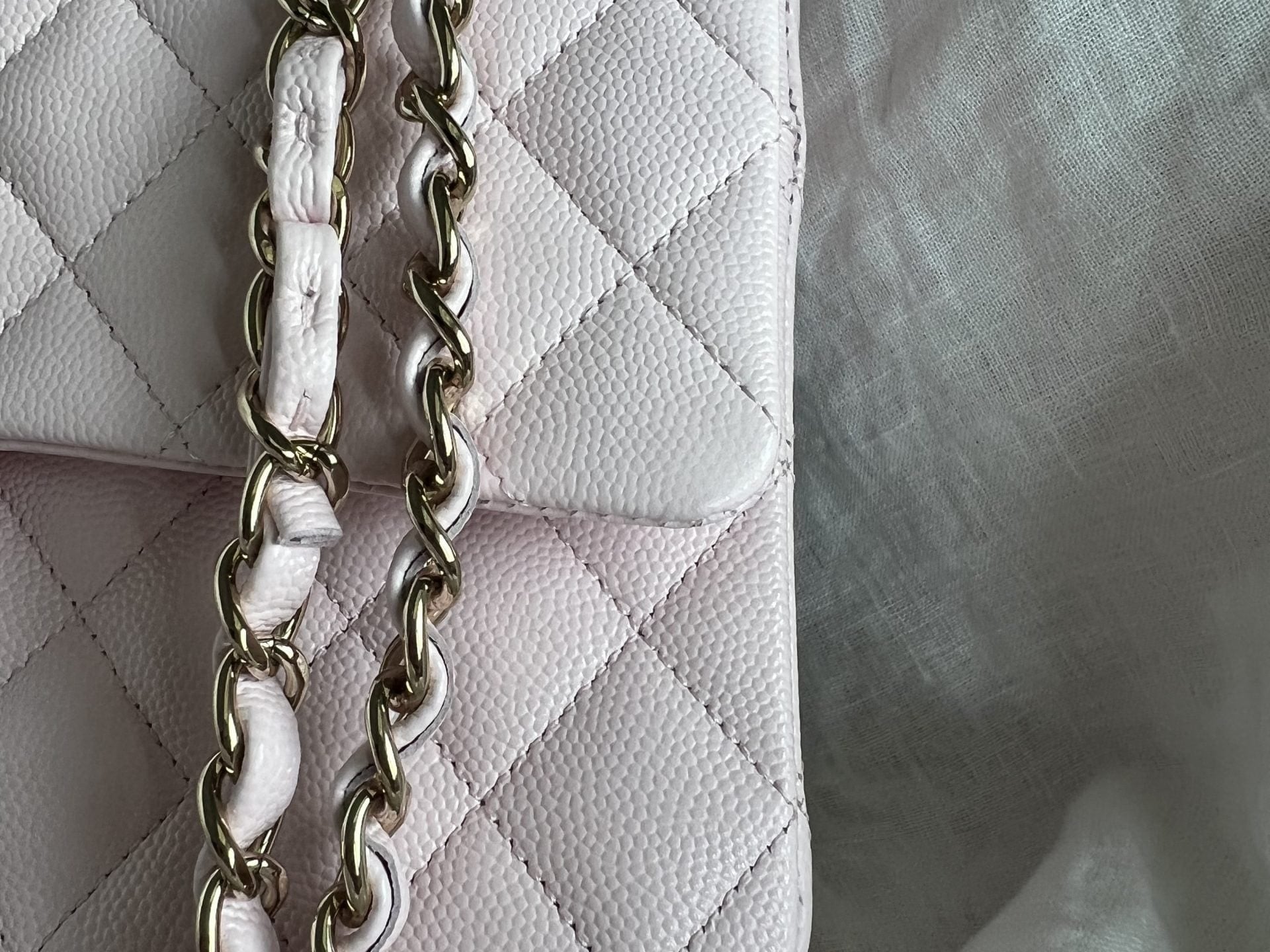 CHANEL Handbag 22P Light Pink Caviar Quilted Classic Flap Medium LGHW -Knockoff
