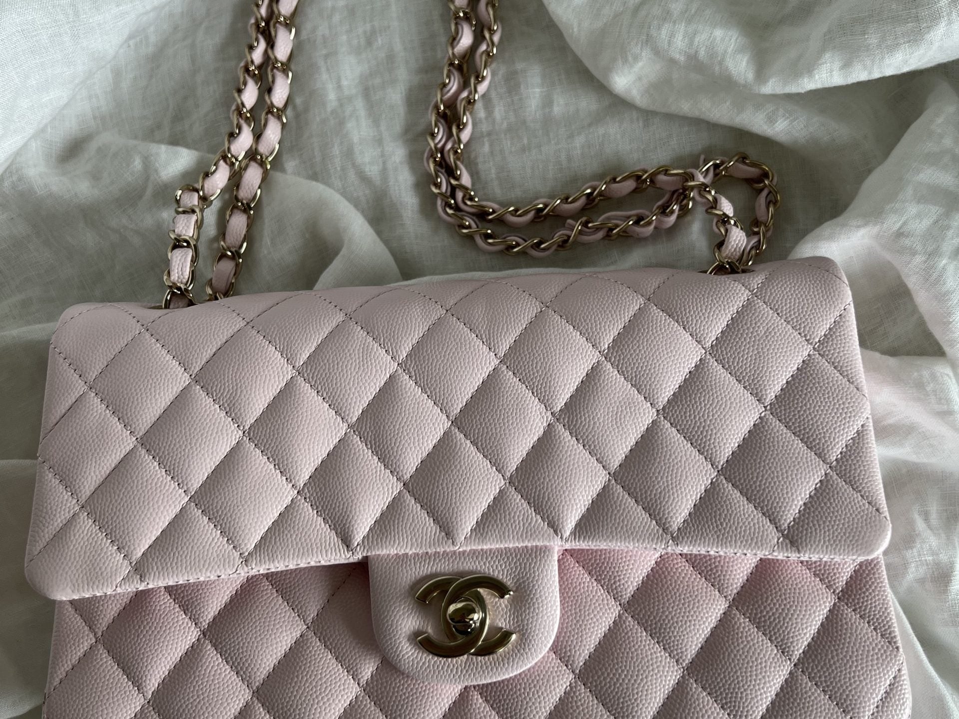 CHANEL Handbag 22P Light Pink Caviar Quilted Classic Flap Medium LGHW -Knockoff
