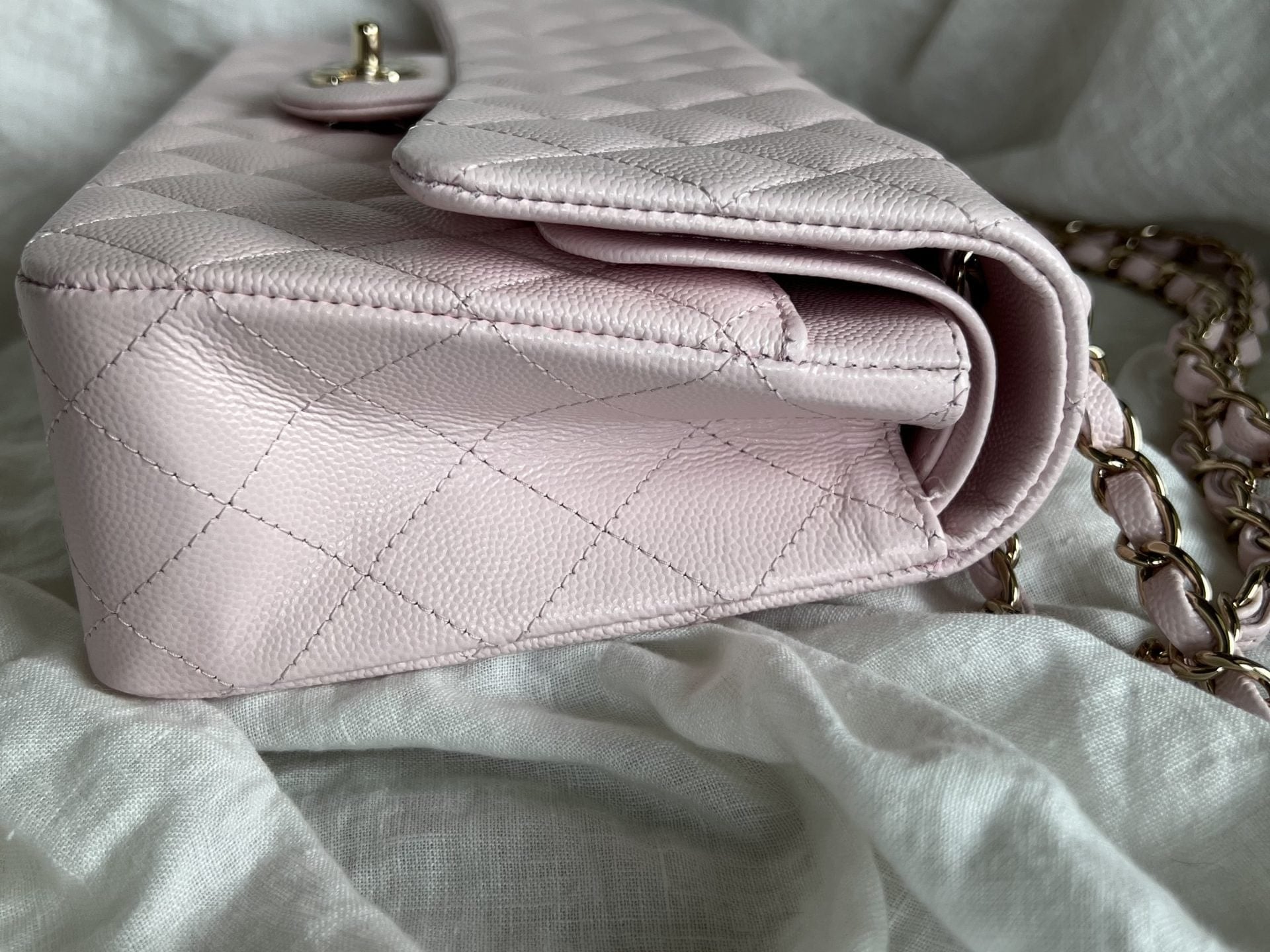 CHANEL Handbag 22P Light Pink Caviar Quilted Classic Flap Medium LGHW -Knockoff
