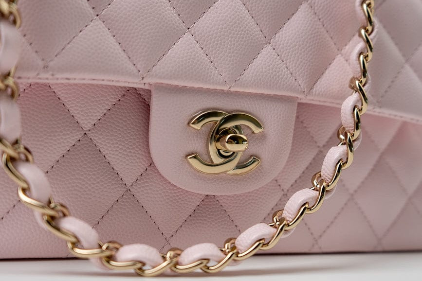 CHANEL Handbag 22P Light Pink Caviar Quilted Classic Flap Medium LGHW -Knockoff
