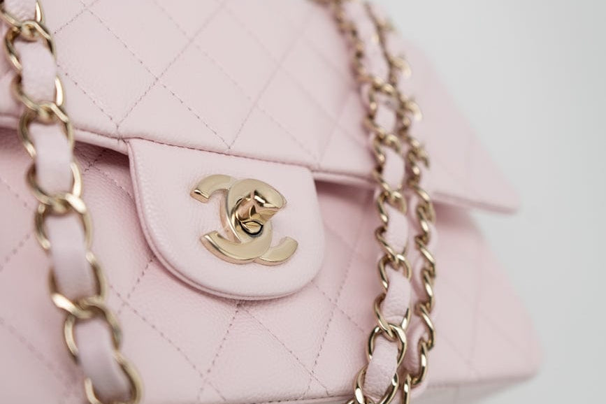 CHANEL Handbag 22P Light Pink Caviar Quilted Classic Flap Medium LGHW -Knockoff
