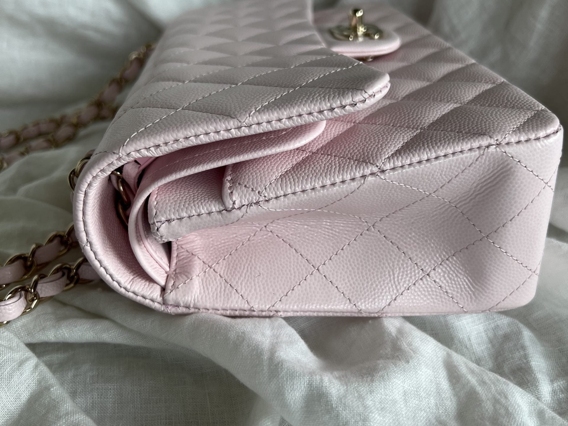 CHANEL Handbag 22P Light Pink Caviar Quilted Classic Flap Medium LGHW -Knockoff
