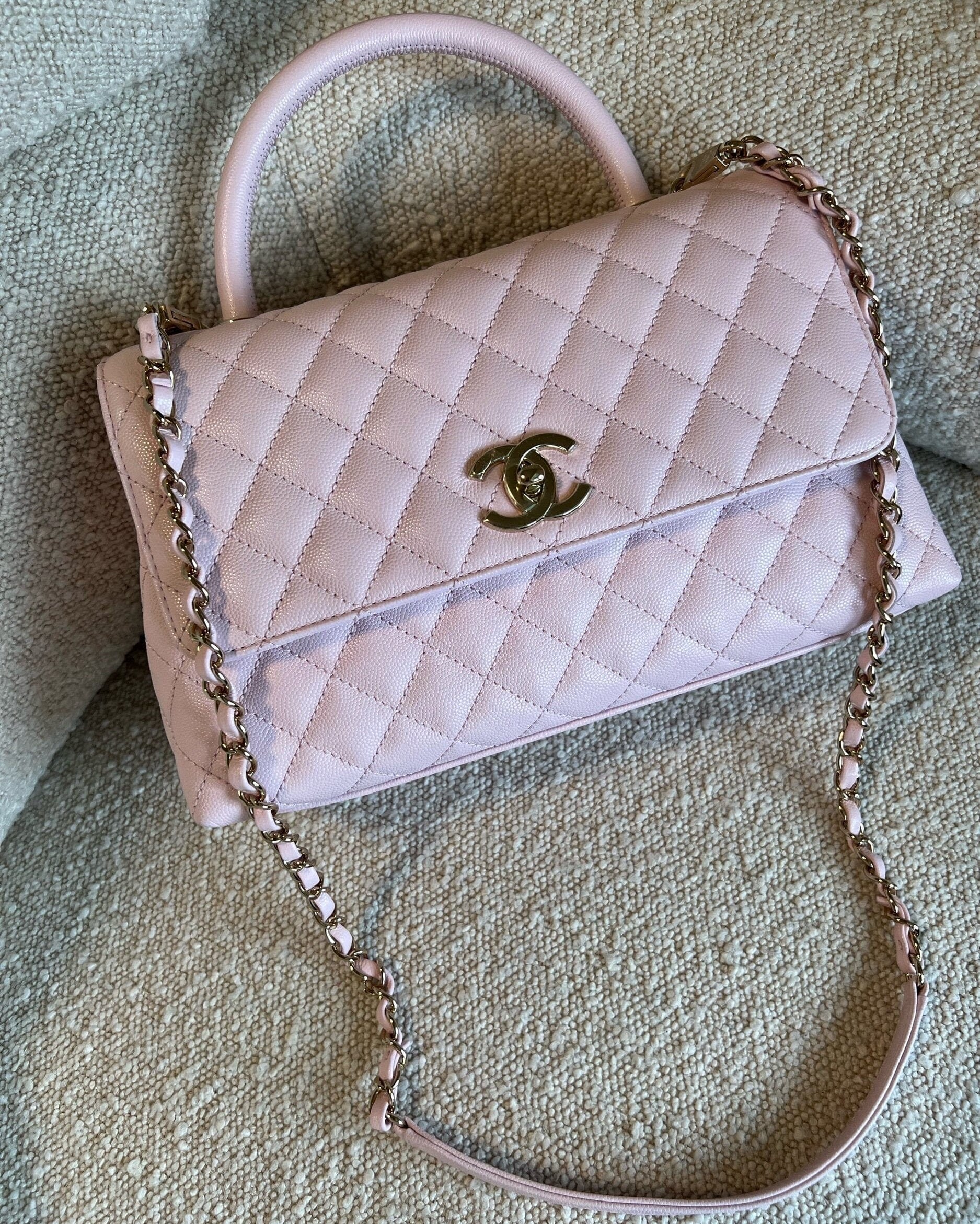 CHANEL Handbag 22P Light Pink Caviar Quilted Coco Handle Medium LGHW -Knockoff
