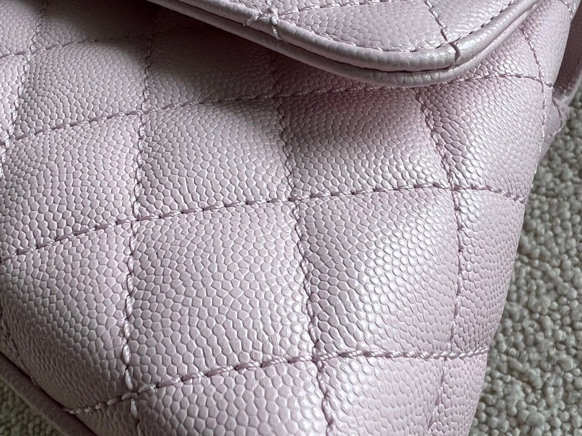 CHANEL Handbag 22P Light Pink Caviar Quilted Coco Handle Medium LGHW -Knockoff
