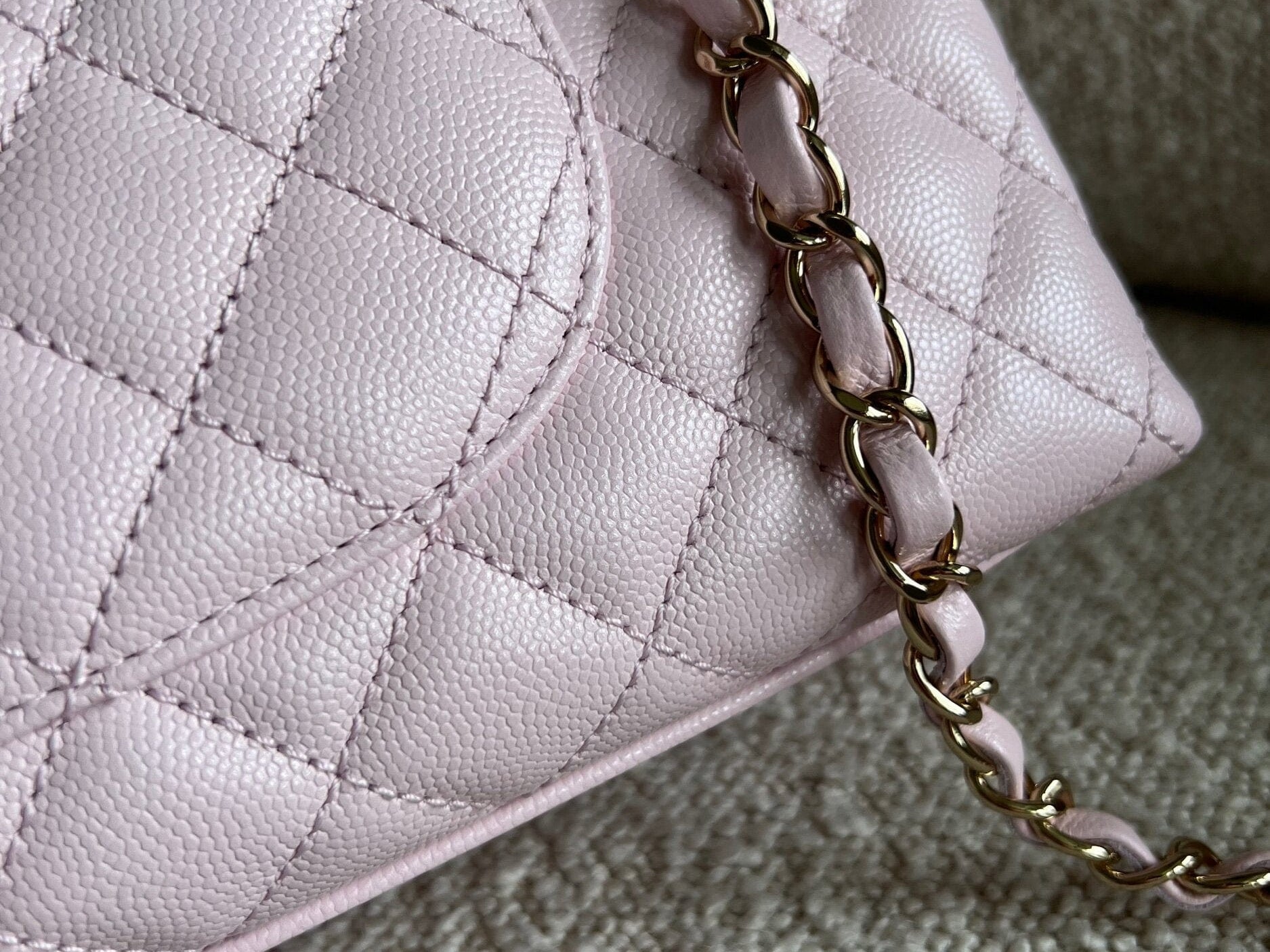 CHANEL Handbag 22P Light Pink Caviar Quilted Coco Handle Medium LGHW -Knockoff
