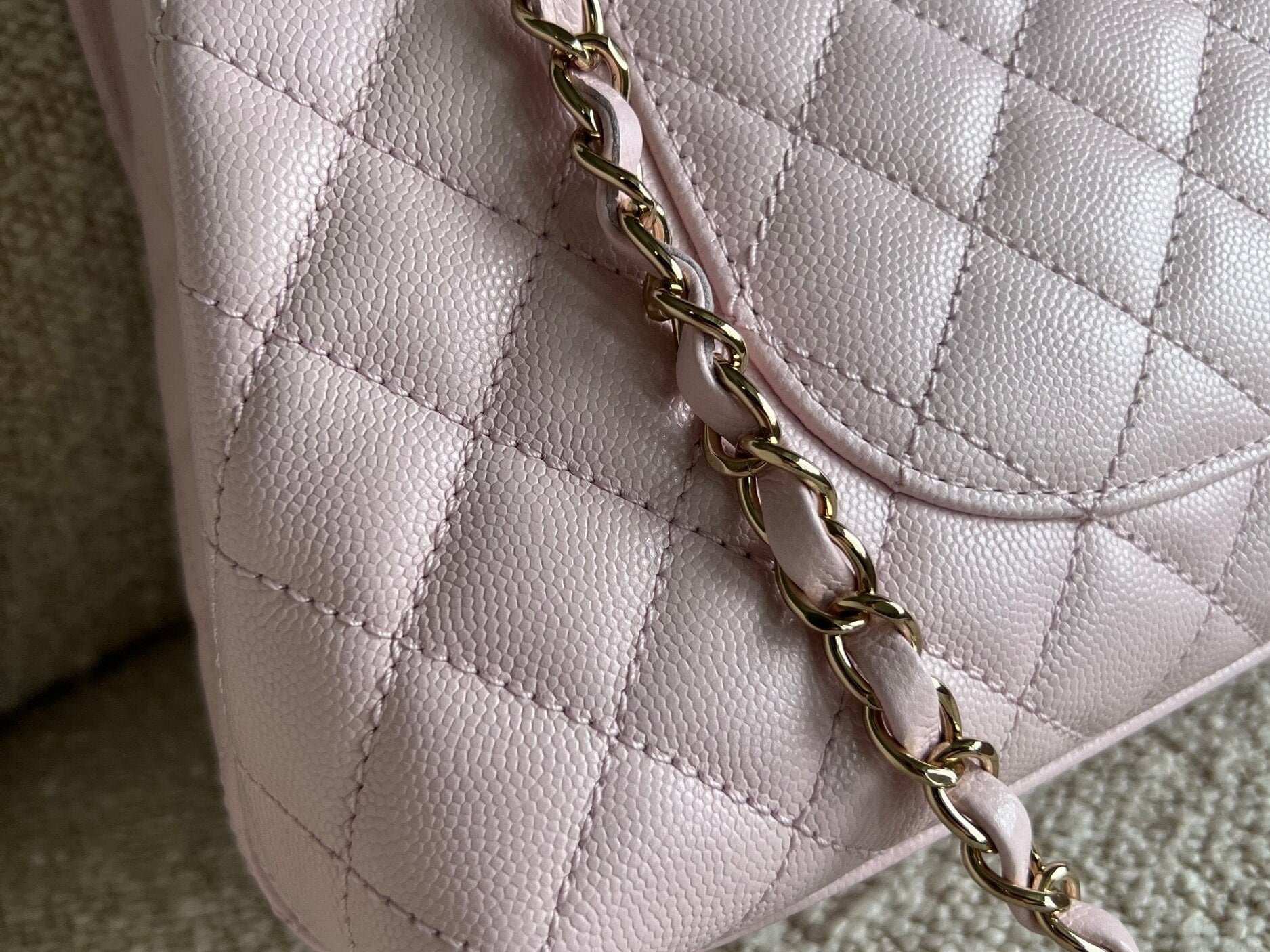 CHANEL Handbag 22P Light Pink Caviar Quilted Coco Handle Medium LGHW -Knockoff
