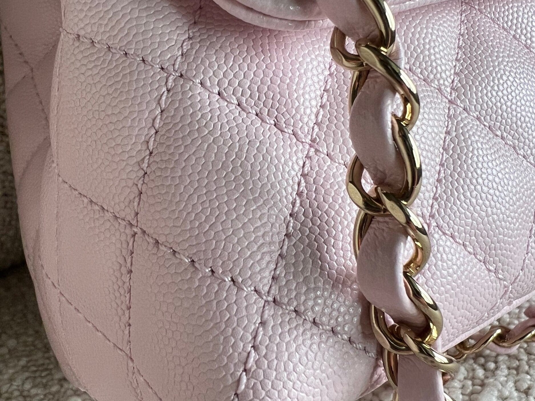 CHANEL Handbag 22P Light Pink Caviar Quilted Coco Handle Medium LGHW -Knockoff
