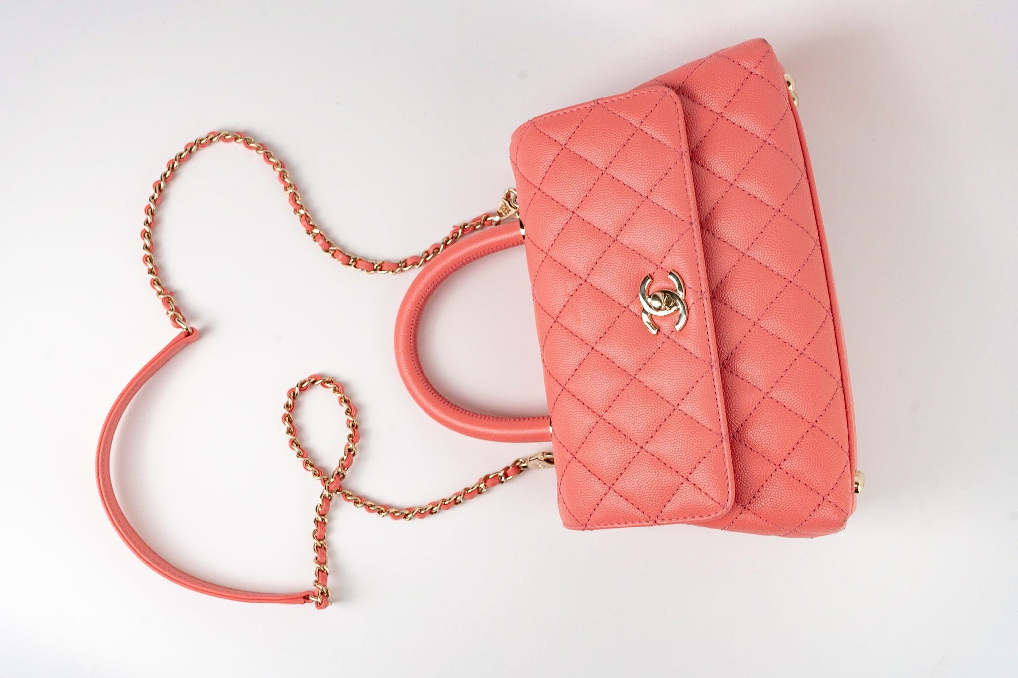 CHANEL Handbag 22P Pink Caviar Quilted Coco Handle Small LGHW -Knockoff
