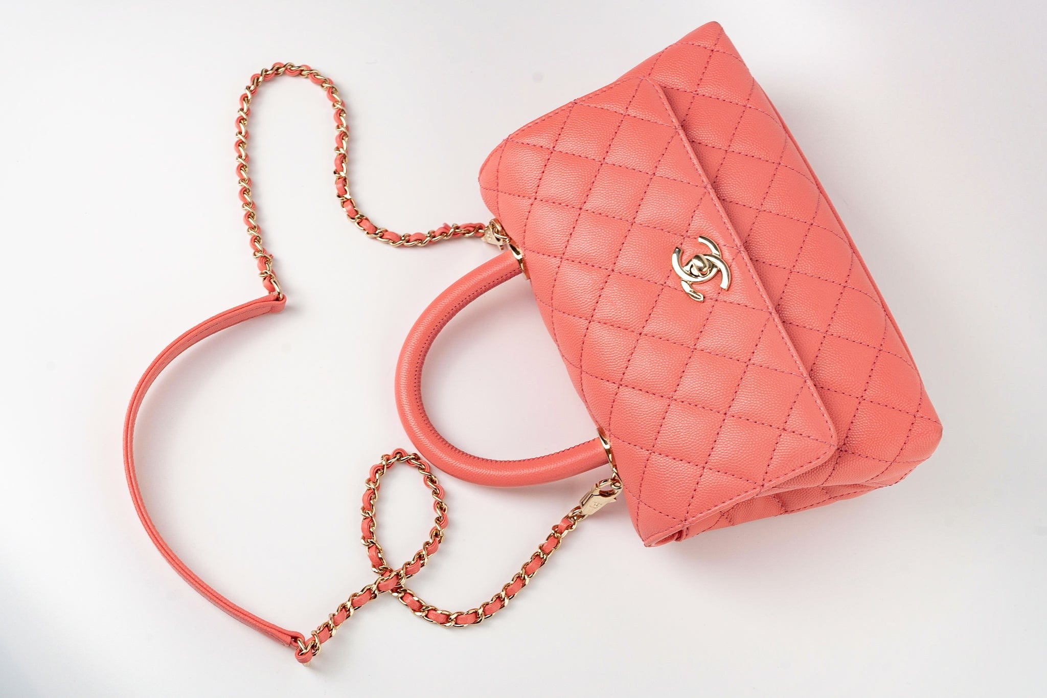 CHANEL Handbag 22P Pink Caviar Quilted Coco Handle Small LGHW -Knockoff
