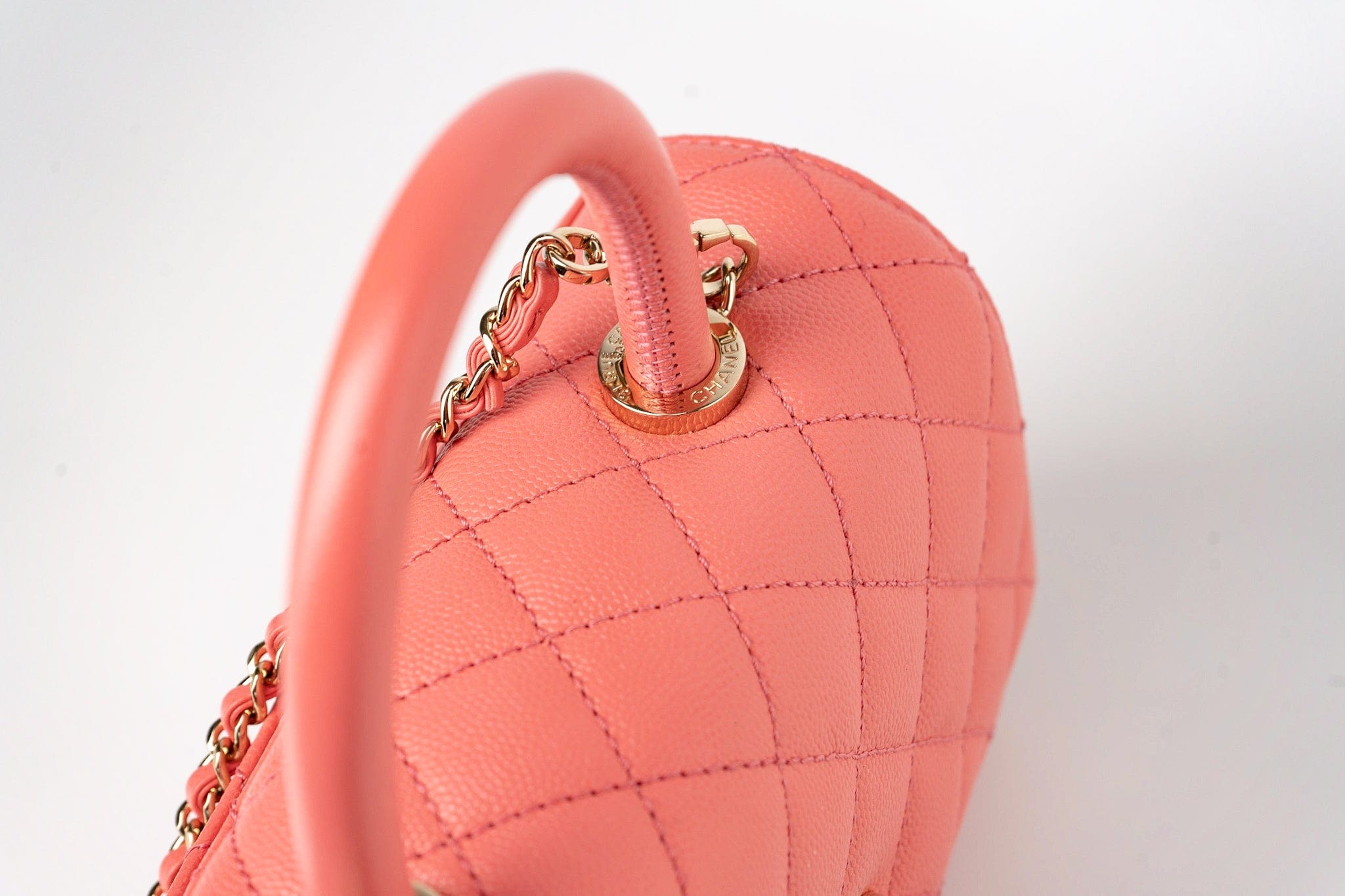 CHANEL Handbag 22P Pink Caviar Quilted Coco Handle Small LGHW -Knockoff
