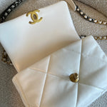 CHANEL Handbag 22P White Lambskin Quilted 19 Flap Small MHW -Knockoff
