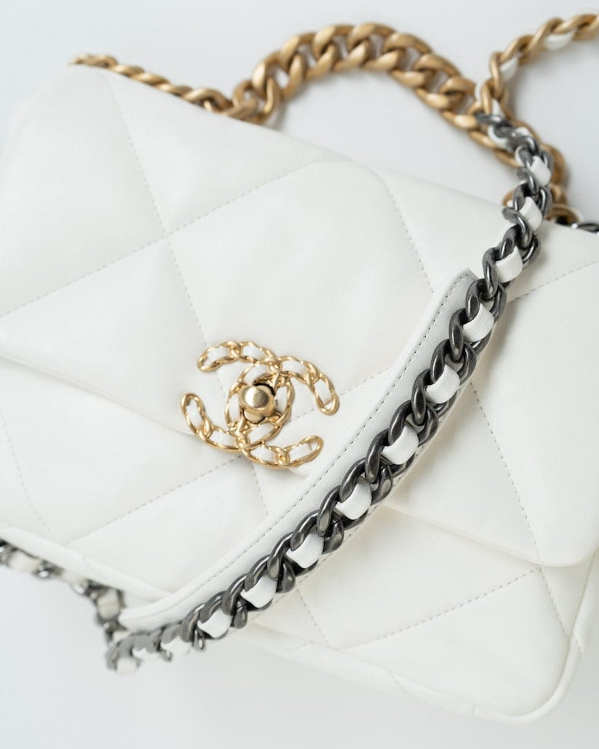 CHANEL Handbag 22P White Lambskin Quilted 19 Flap Small MHW -Knockoff
