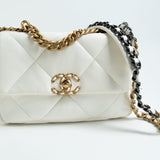 CHANEL Handbag 22P White Lambskin Quilted 19 Flap Small MHW -Knockoff
