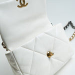 CHANEL Handbag 22P White Lambskin Quilted 19 Flap Small MHW -Knockoff
