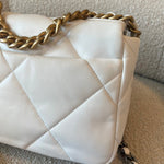 CHANEL Handbag 22P White Lambskin Quilted 19 Flap Small Mixed Hardware -Knockoff
