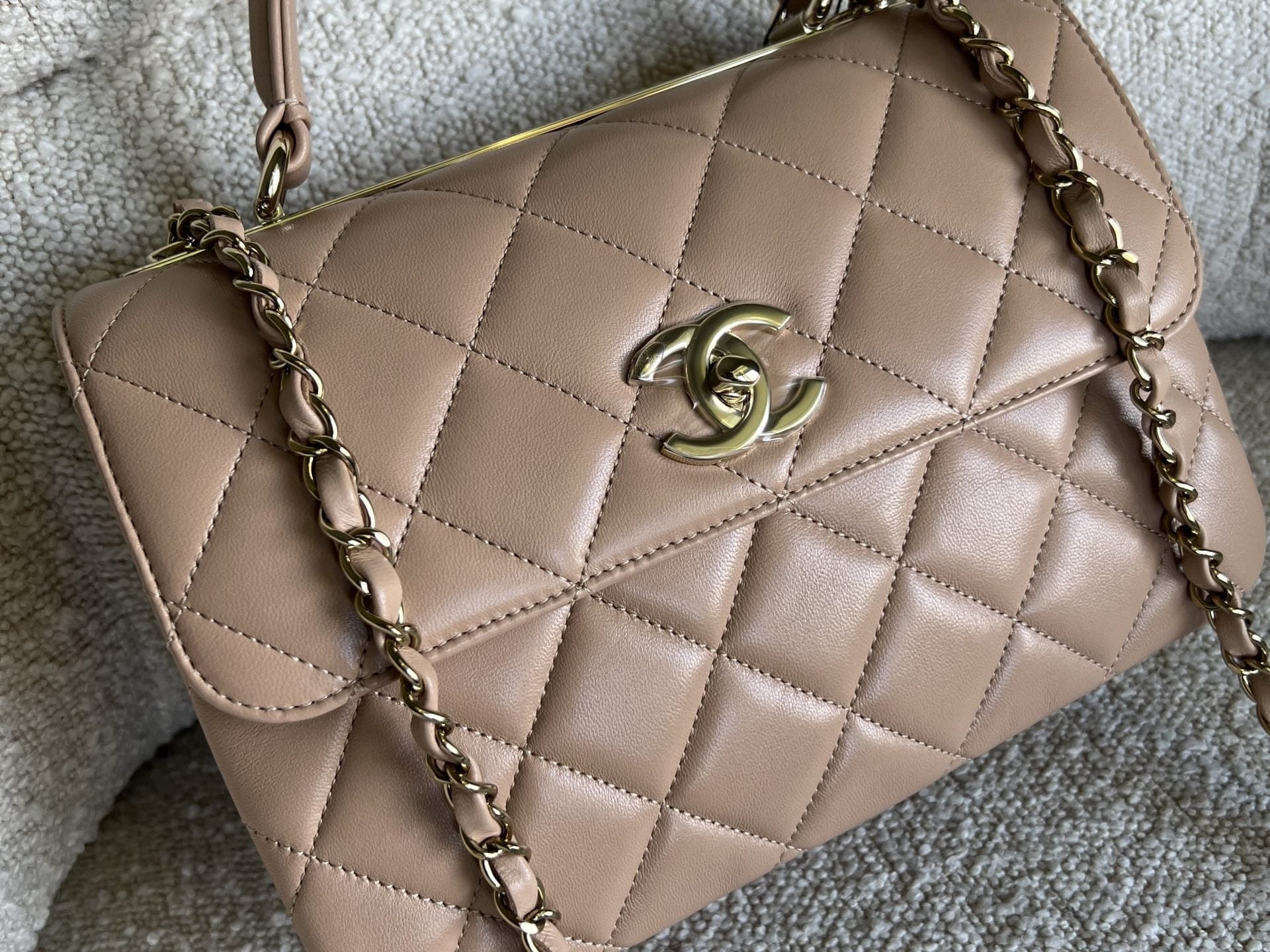 CHANEL Handbag 22S Beige Lambskin Quilted Trendy CC LGHW -Knockoff
