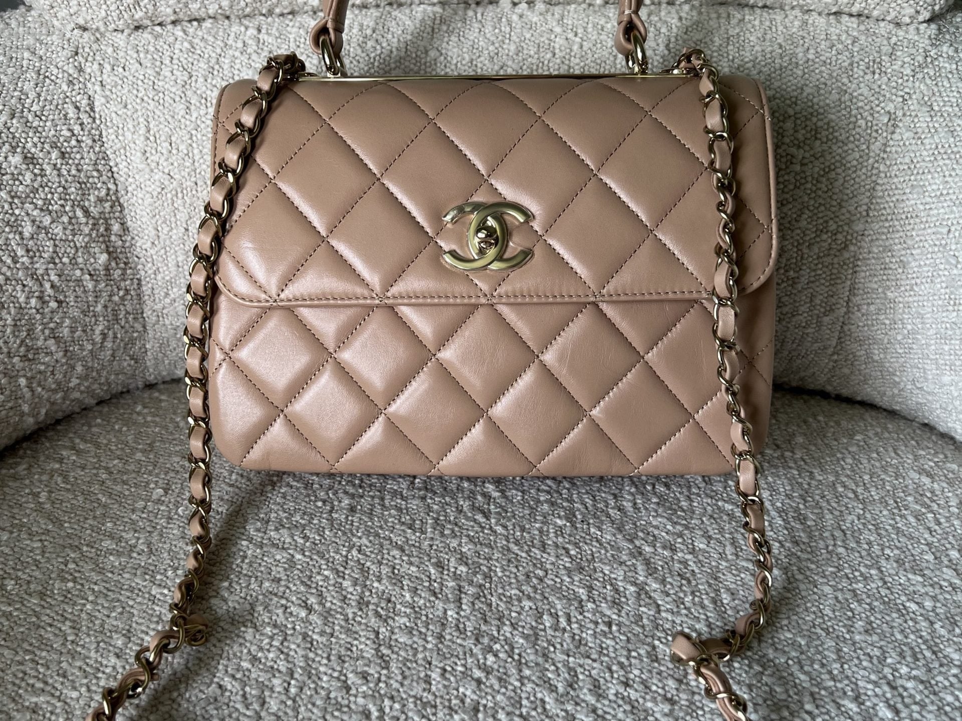 CHANEL Handbag 22S Beige Lambskin Quilted Trendy CC Light Gold Hardware -Knockoff
