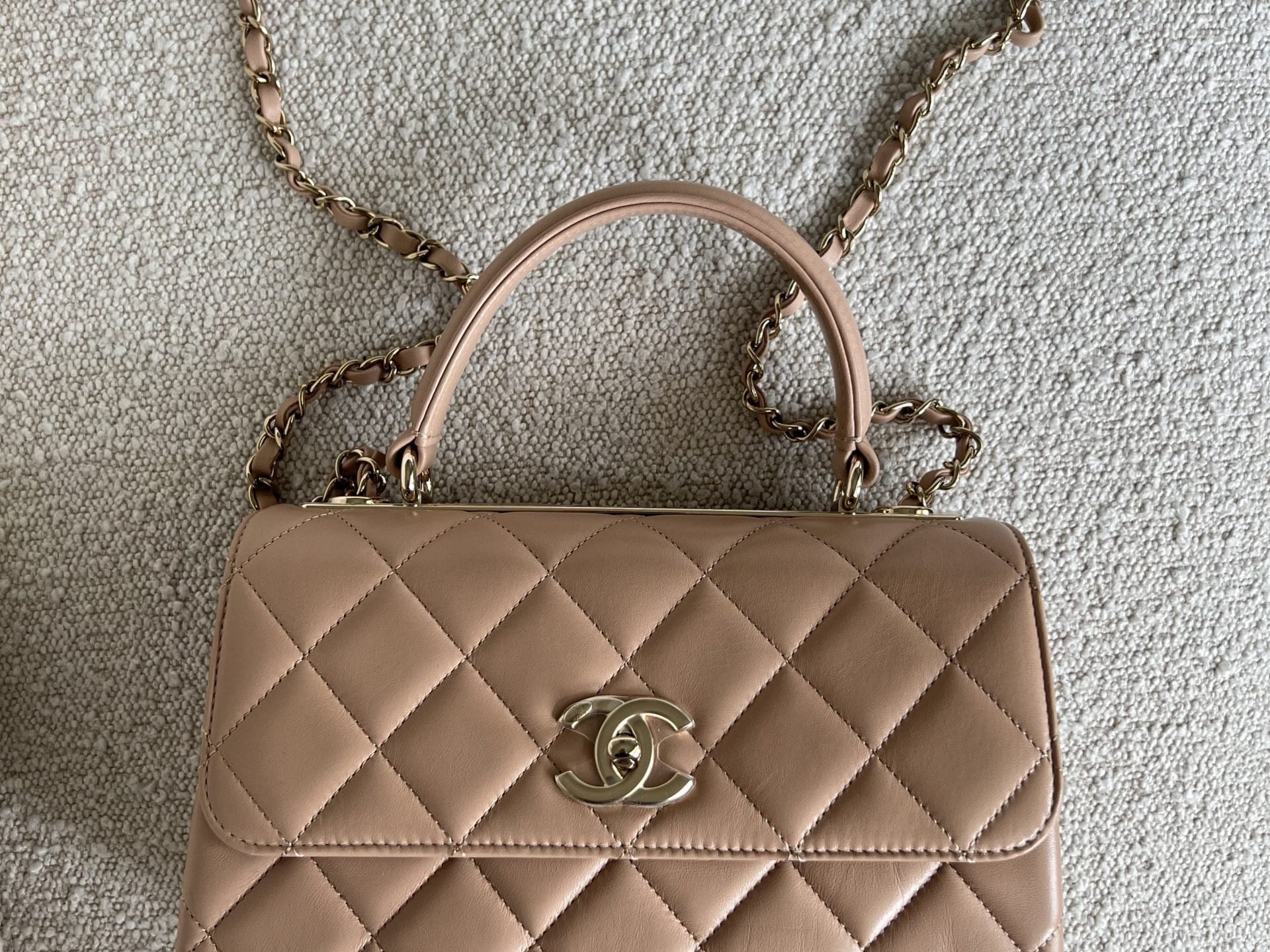 CHANEL Handbag 22S Beige Lambskin Quilted Trendy CC Light Gold Hardware -Knockoff
