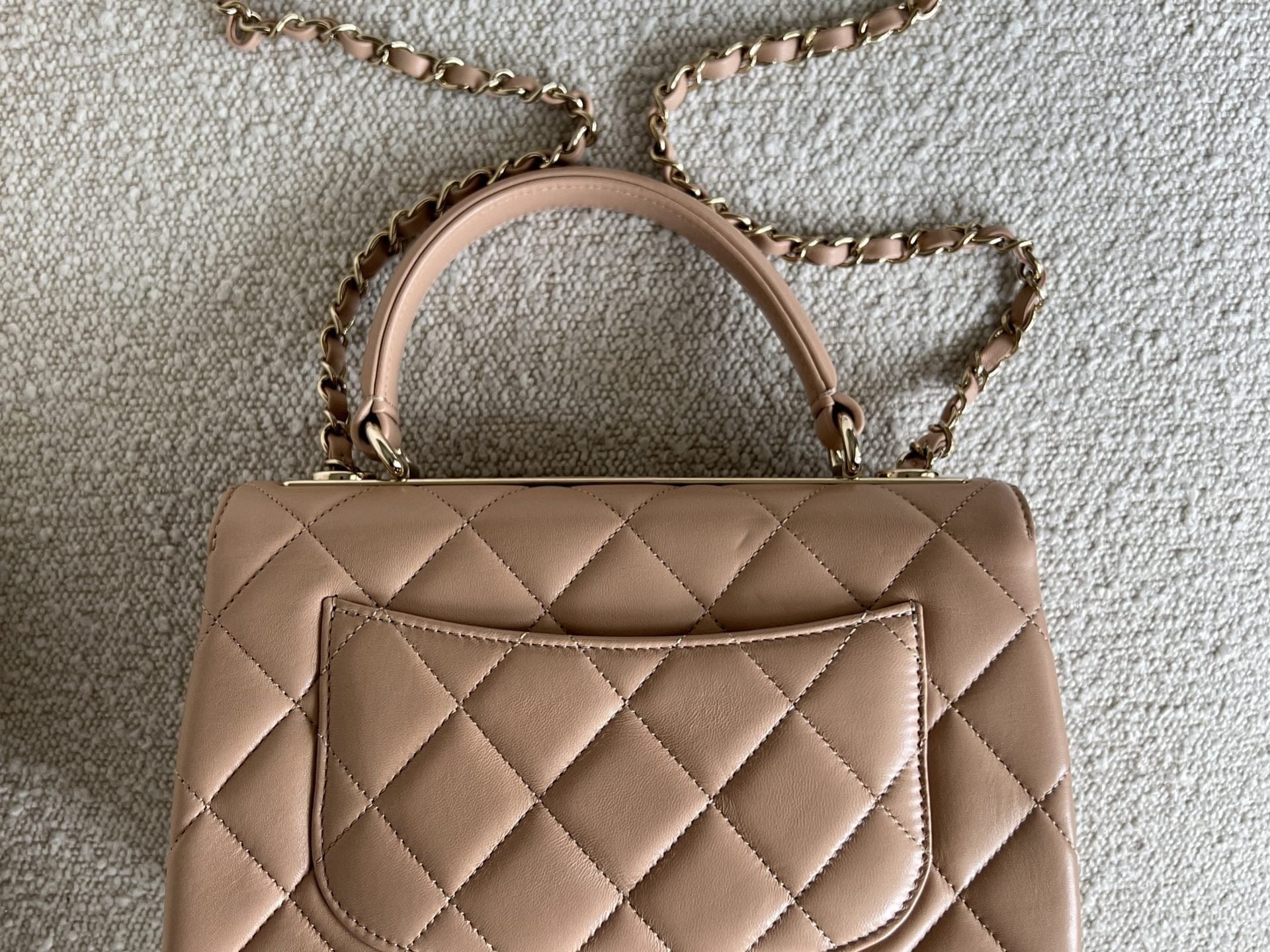 CHANEL Handbag 22S Beige Lambskin Quilted Trendy CC Light Gold Hardware -Knockoff
