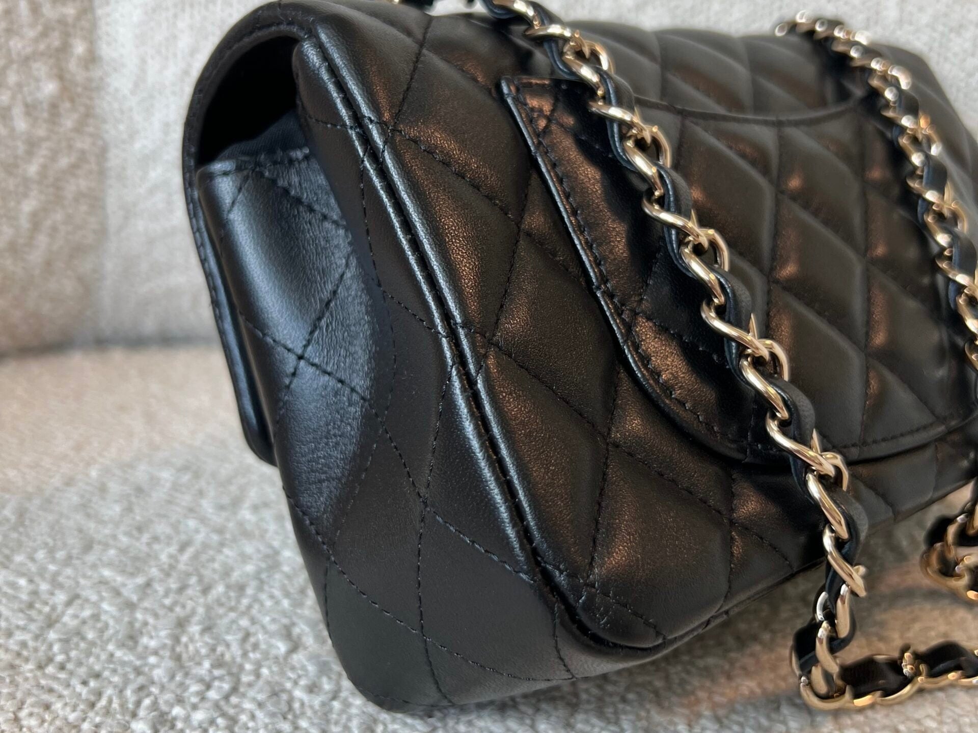 CHANEL Handbag 22S Black Lambskin Quilted Mini Rectangular Single Flap Light Gold Hardware -Knockoff
