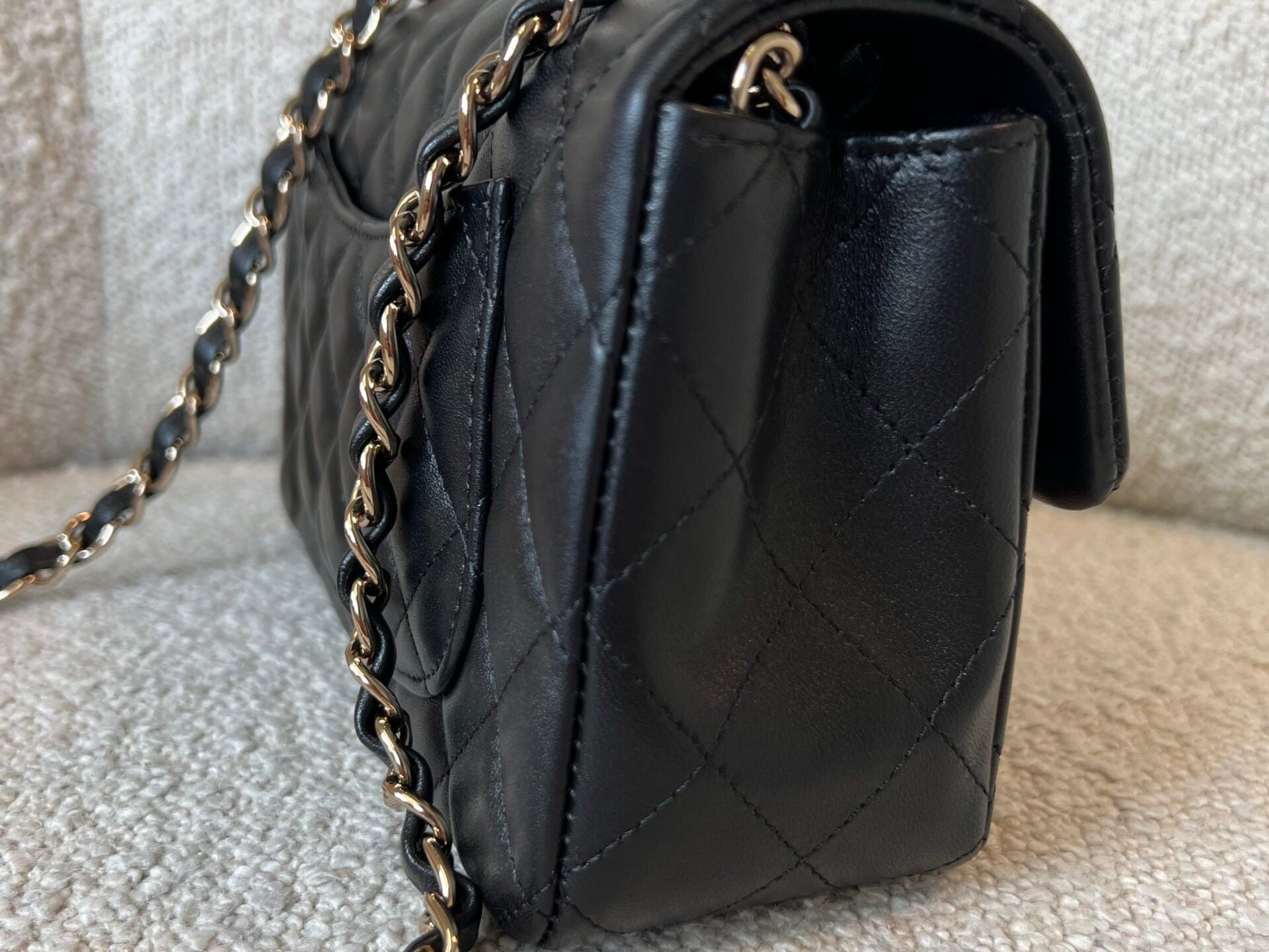 CHANEL Handbag 22S Black Lambskin Quilted Mini Rectangular Single Flap Light Gold Hardware -Knockoff
