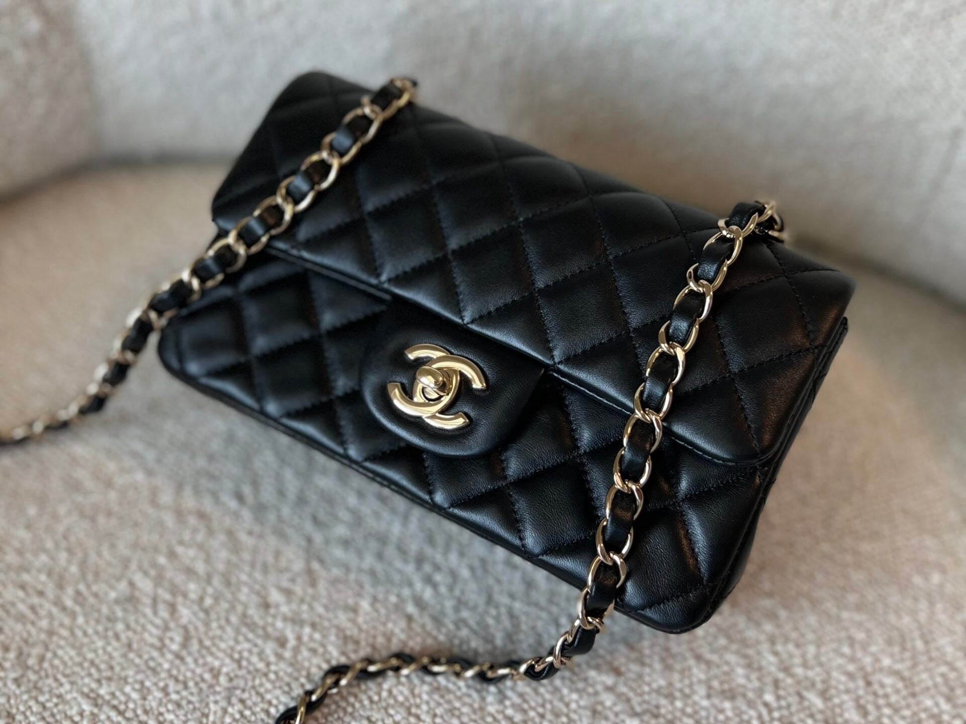 CHANEL Handbag 22S Black Lambskin Quilted Mini Rectangular Single Flap Light Gold Hardware -Knockoff
